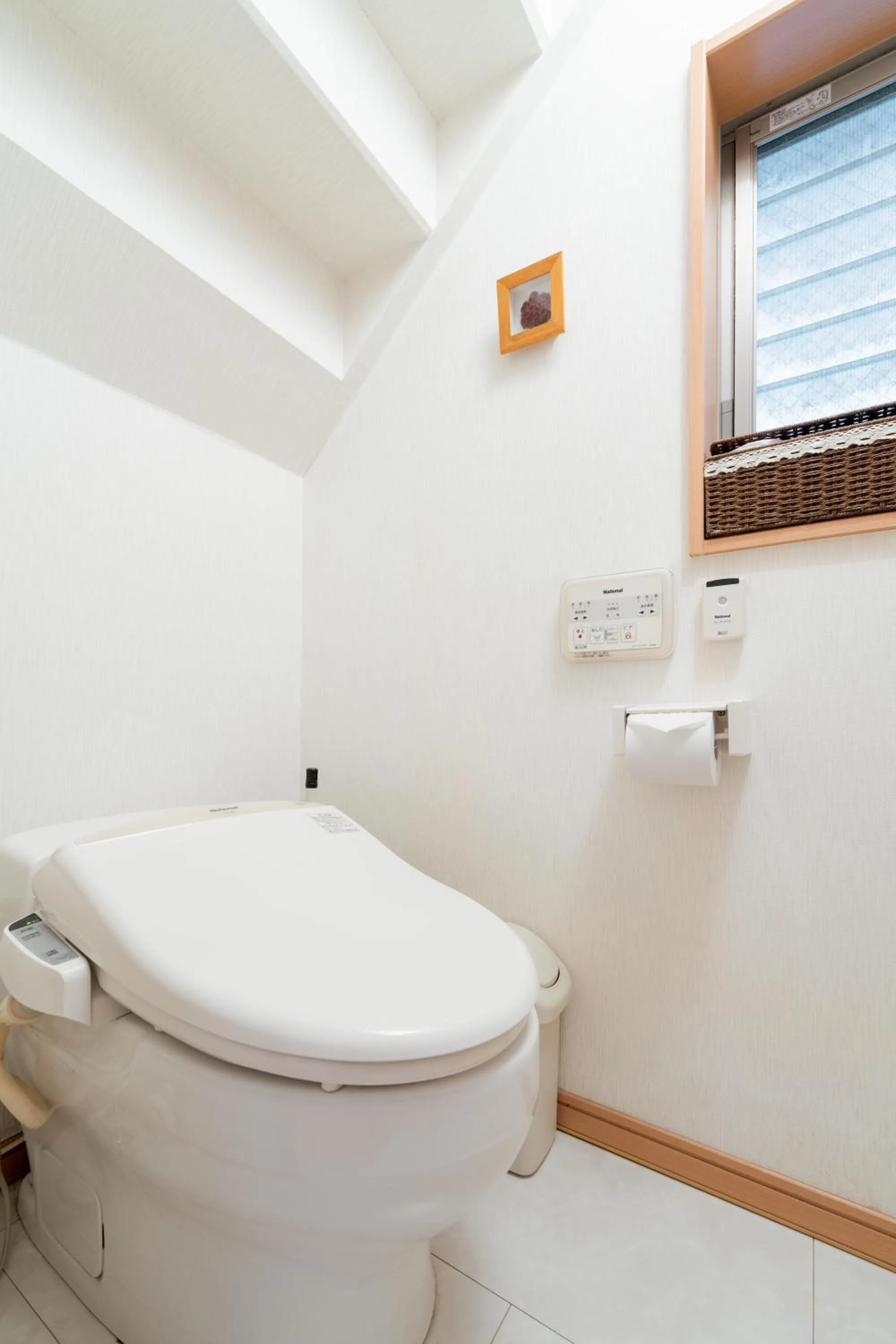 Toilet in 東新宿徒歩2分 貸切最大7人 新宿 大久保 歌舞伎町近い 寝室3部屋