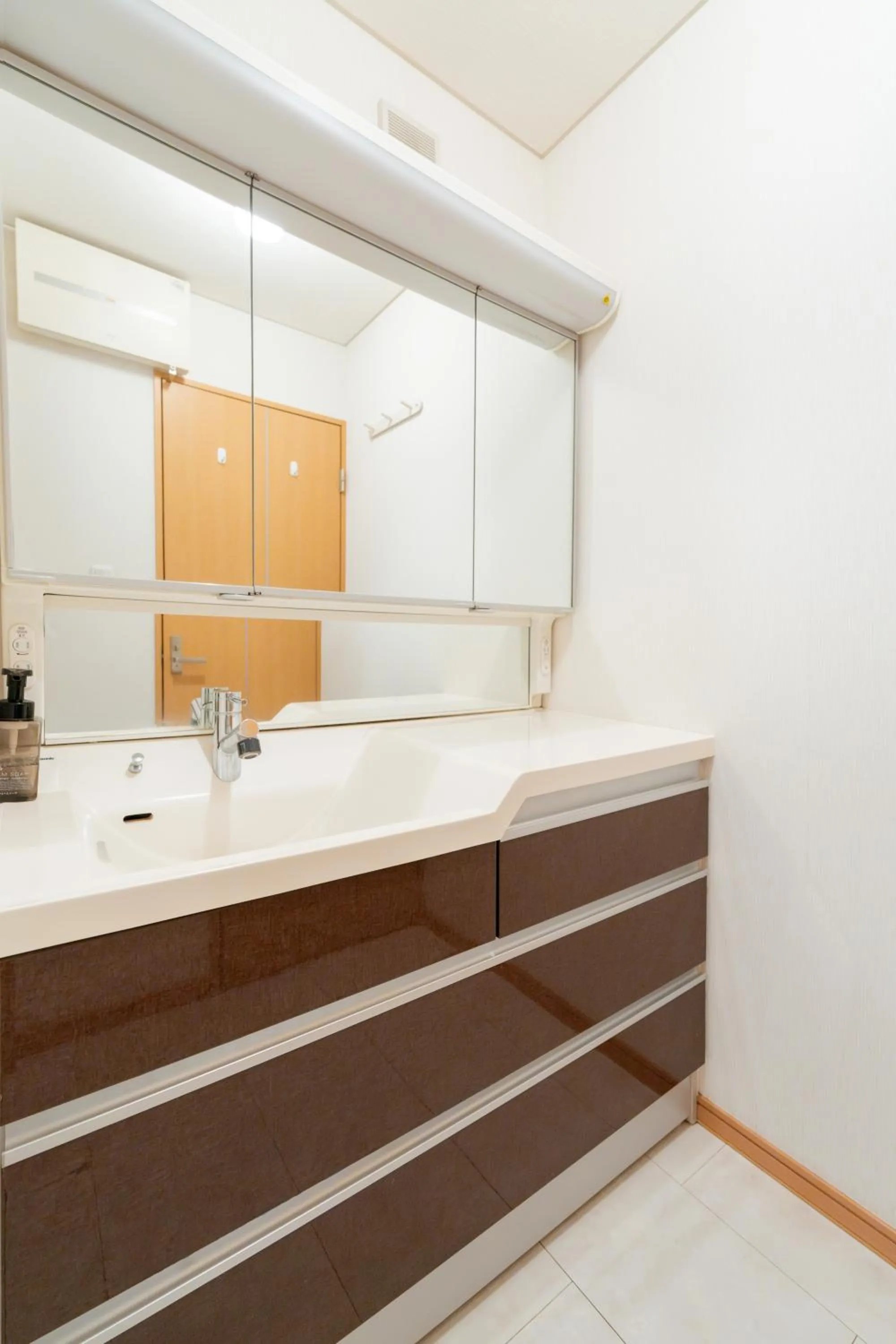 Bathroom in 東新宿徒歩2分 貸切最大7人 新宿 大久保 歌舞伎町近い 寝室3部屋