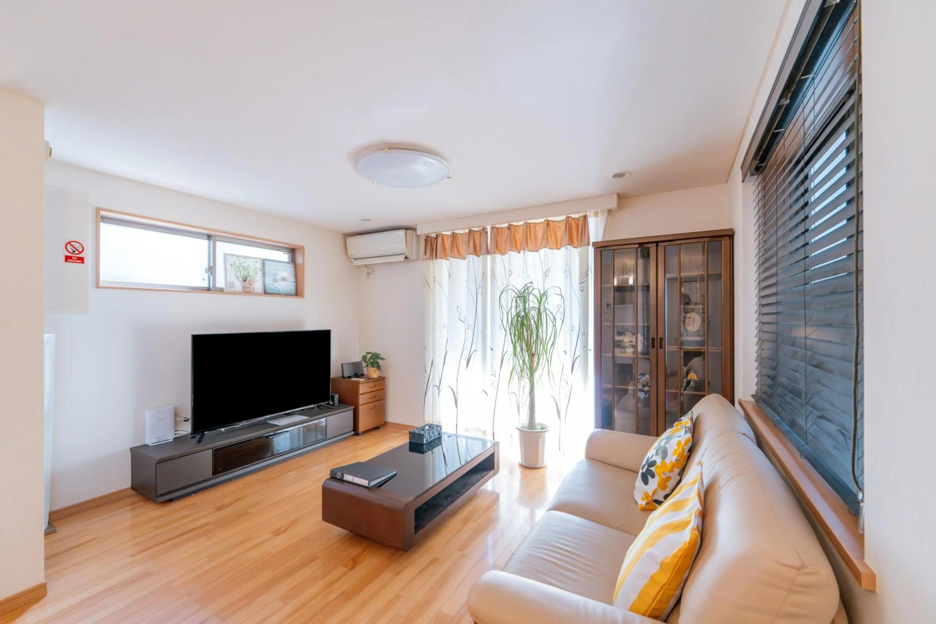 TV and multimedia in 東新宿徒歩2分 貸切最大7人 新宿 大久保 歌舞伎町近い 寝室3部屋