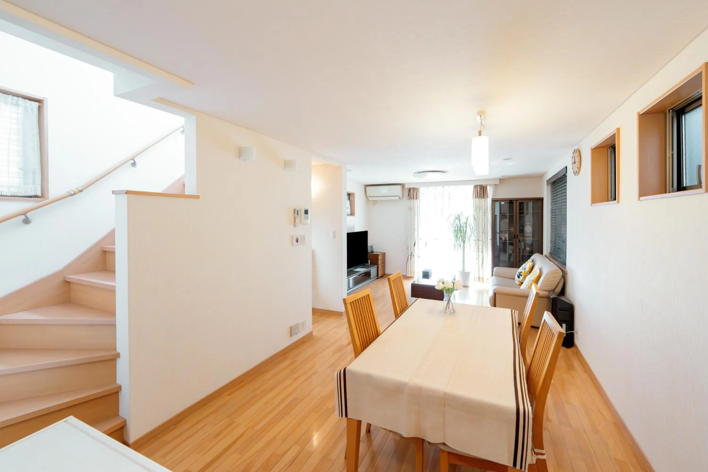 Living room in 東新宿徒歩2分 貸切最大7人 新宿 大久保 歌舞伎町近い 寝室3部屋