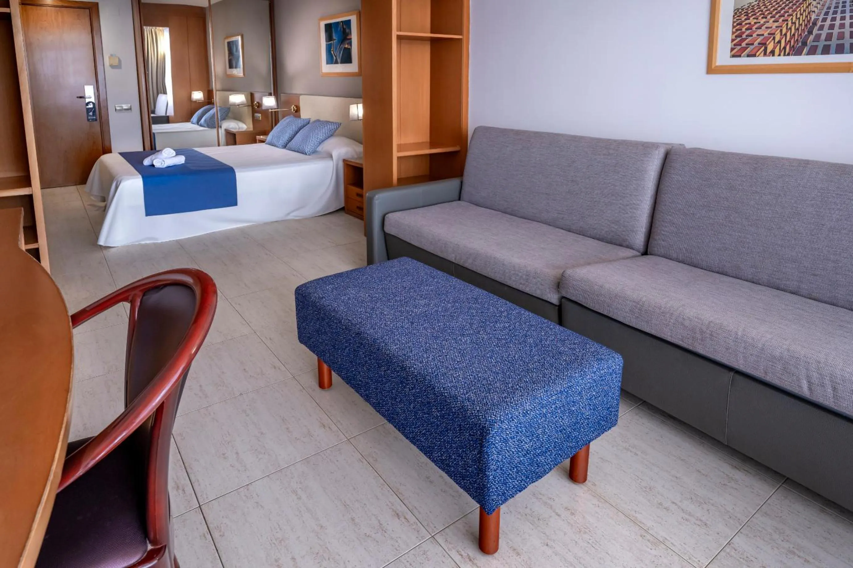 Photo of the whole room, Bed in 4R Gran Regina