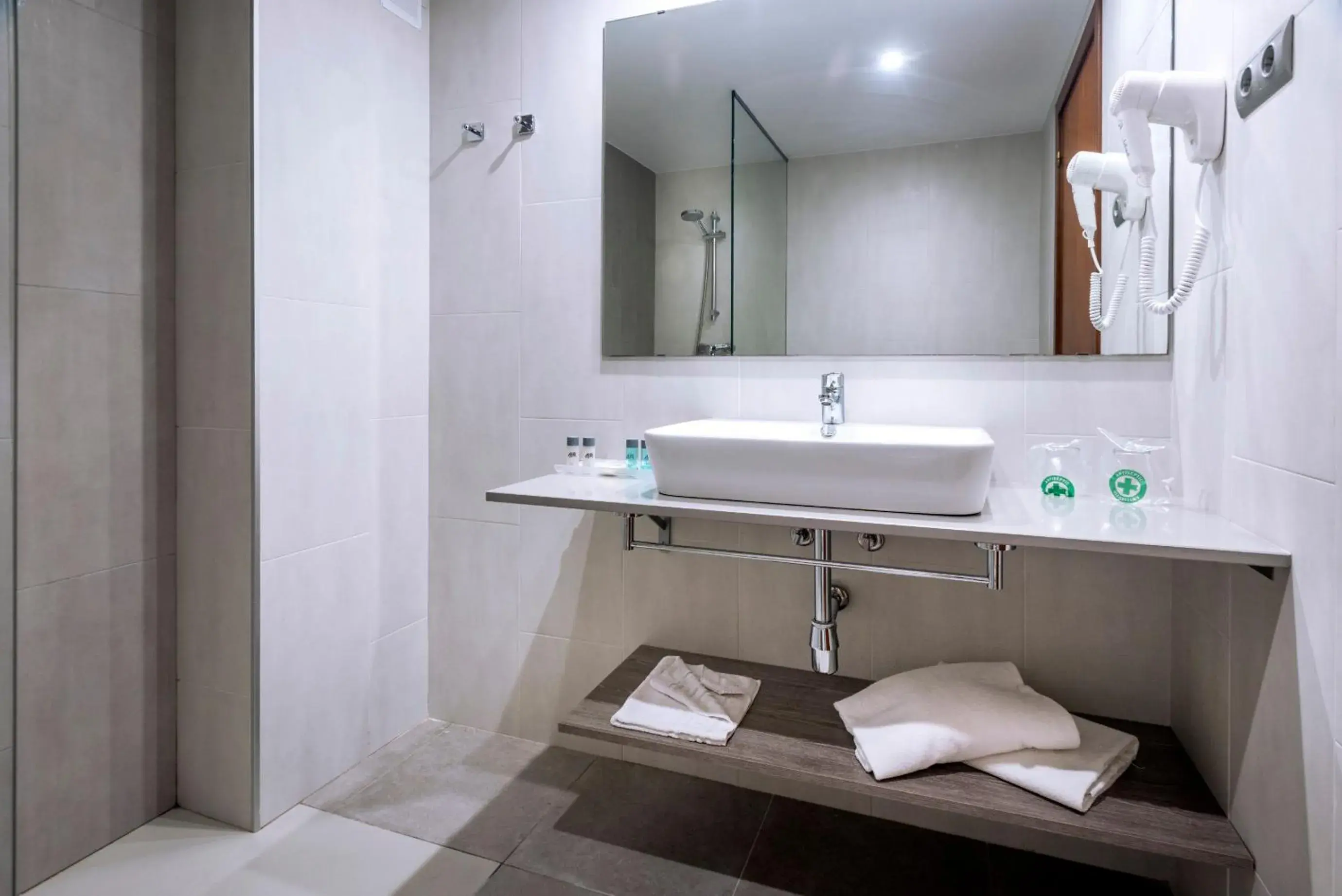 Bathroom in 4R Gran Regina Bathroom in 4R Gran Regina