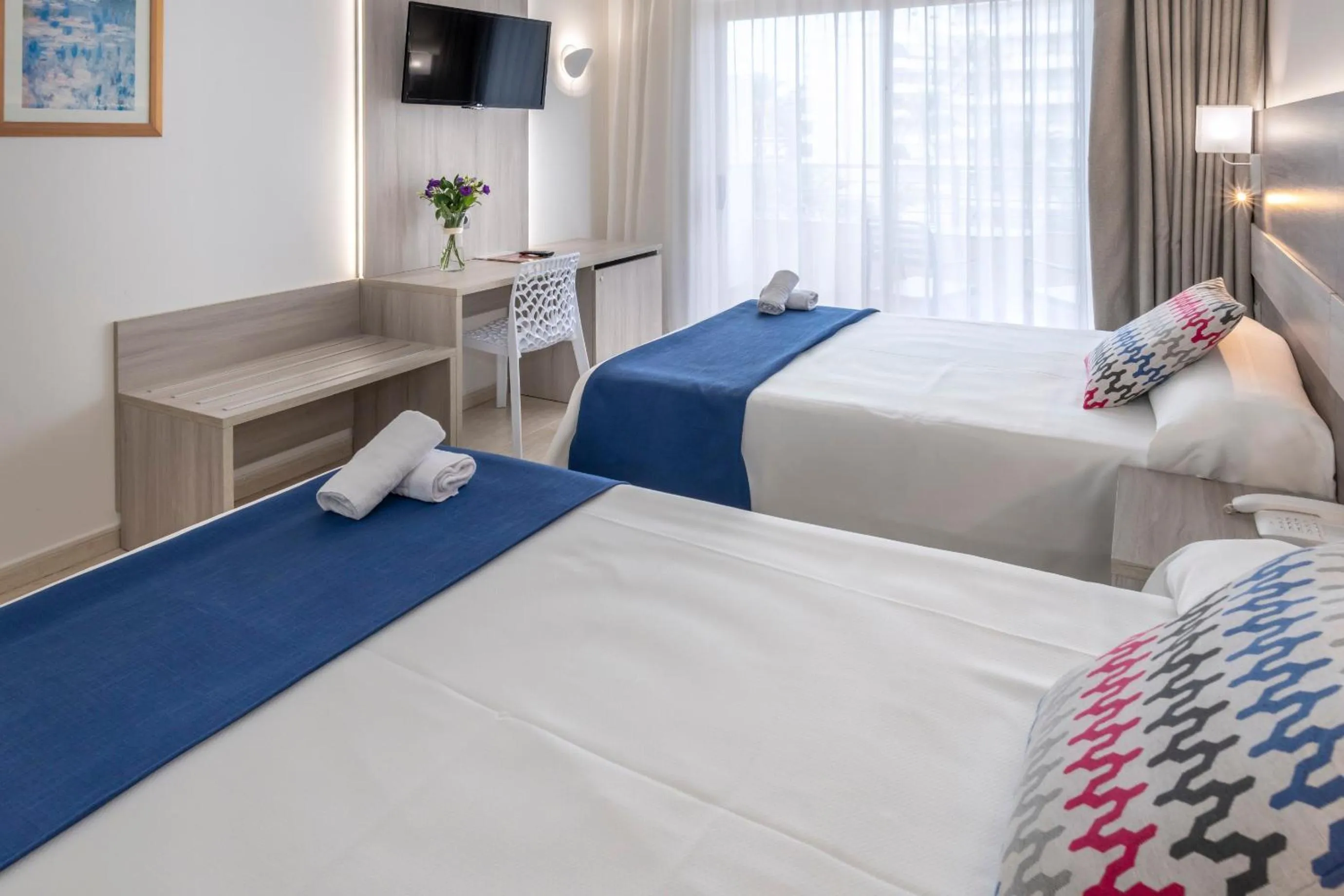 Photo of the whole room, Bed in 4R Gran Regina