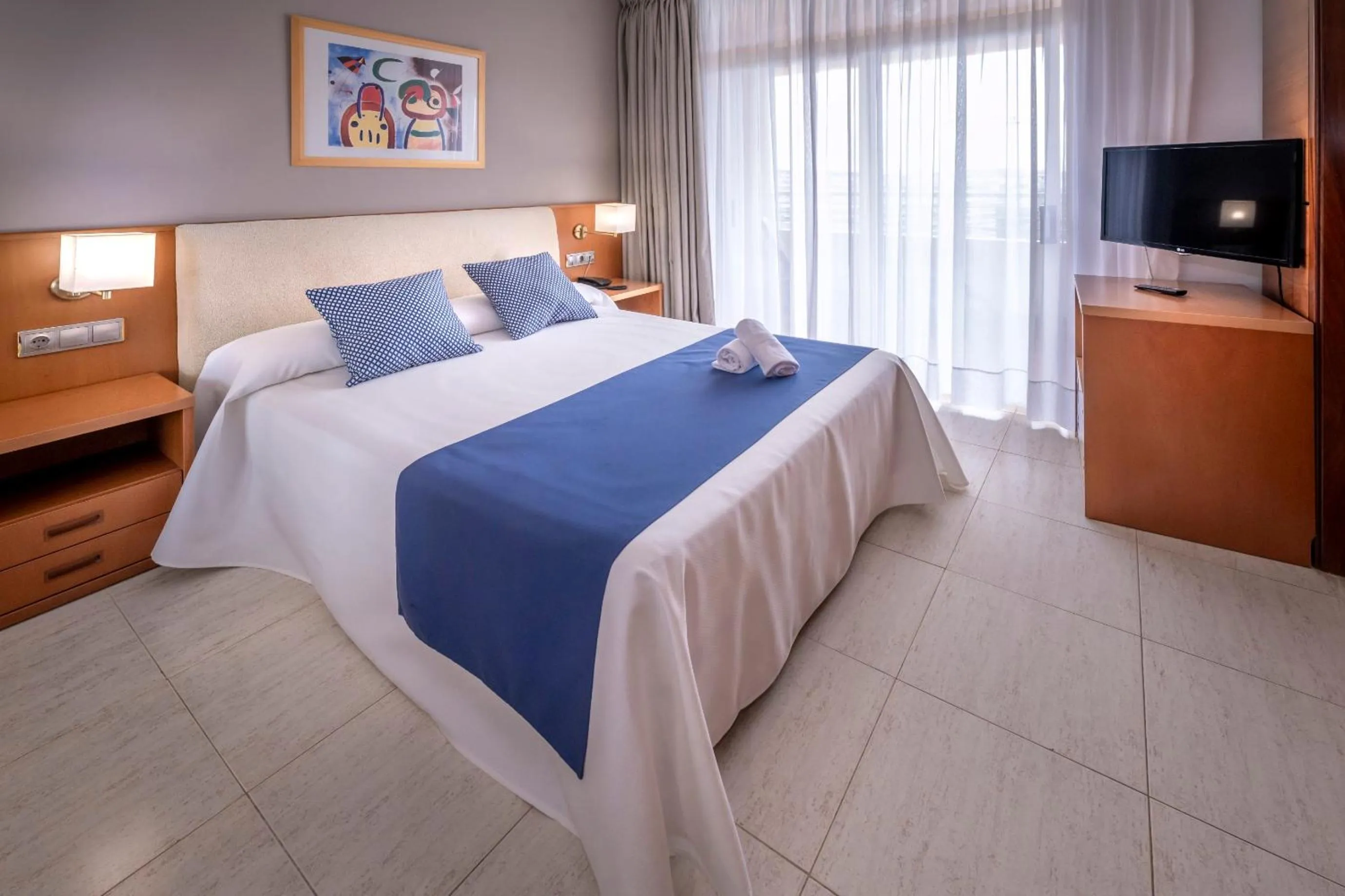 Photo of the whole room, Bed in 4R Gran Regina