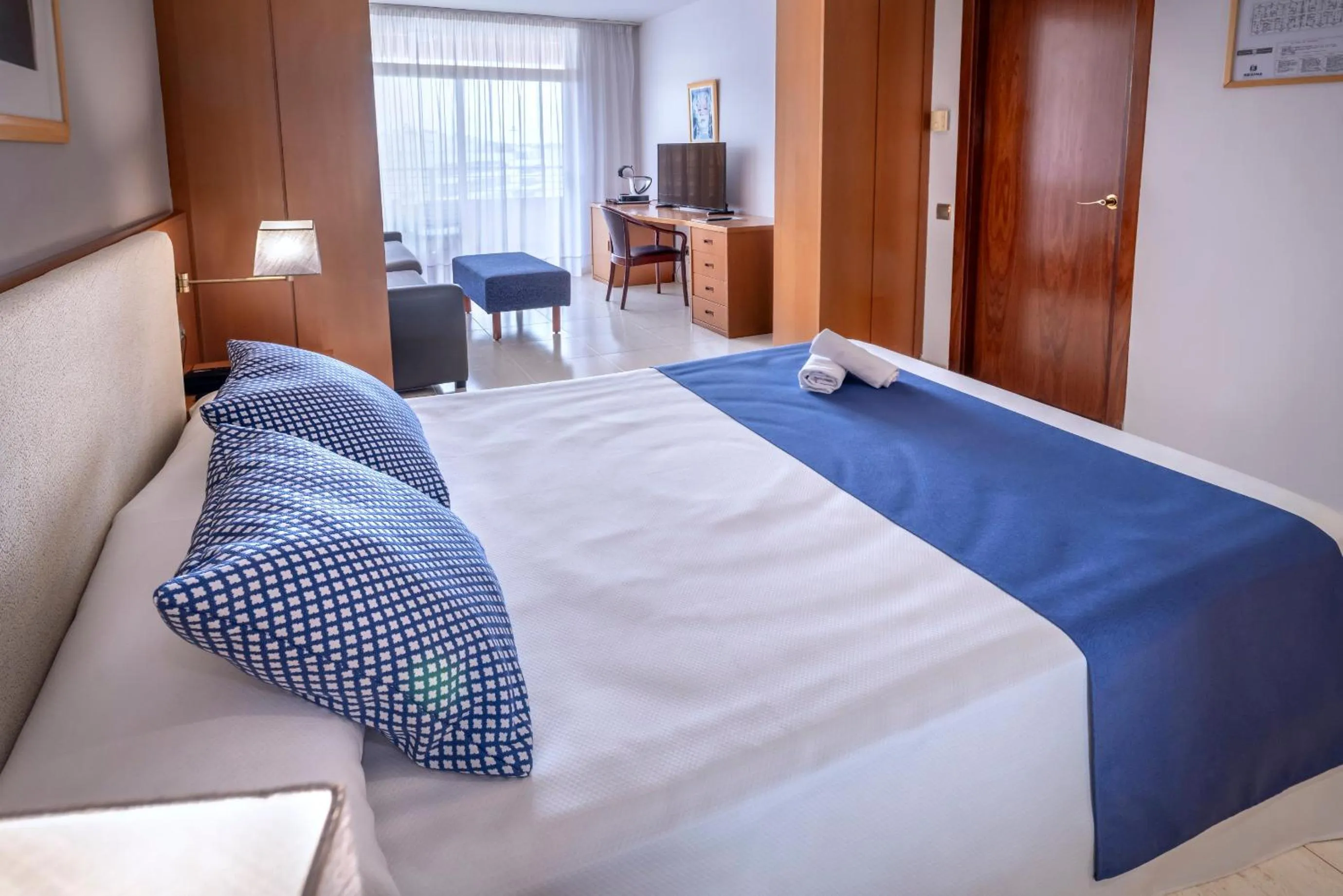 Photo of the whole room, Bed in 4R Gran Regina