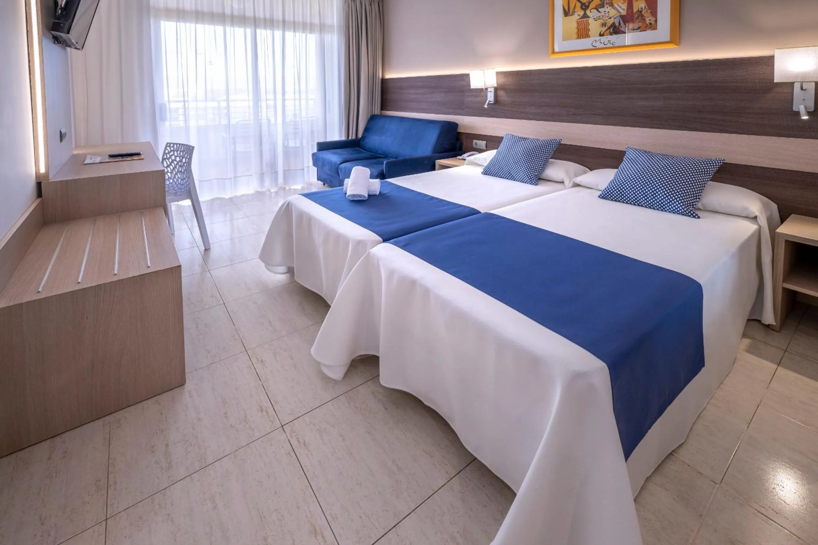 Photo of the whole room, Bed in 4R Gran Regina