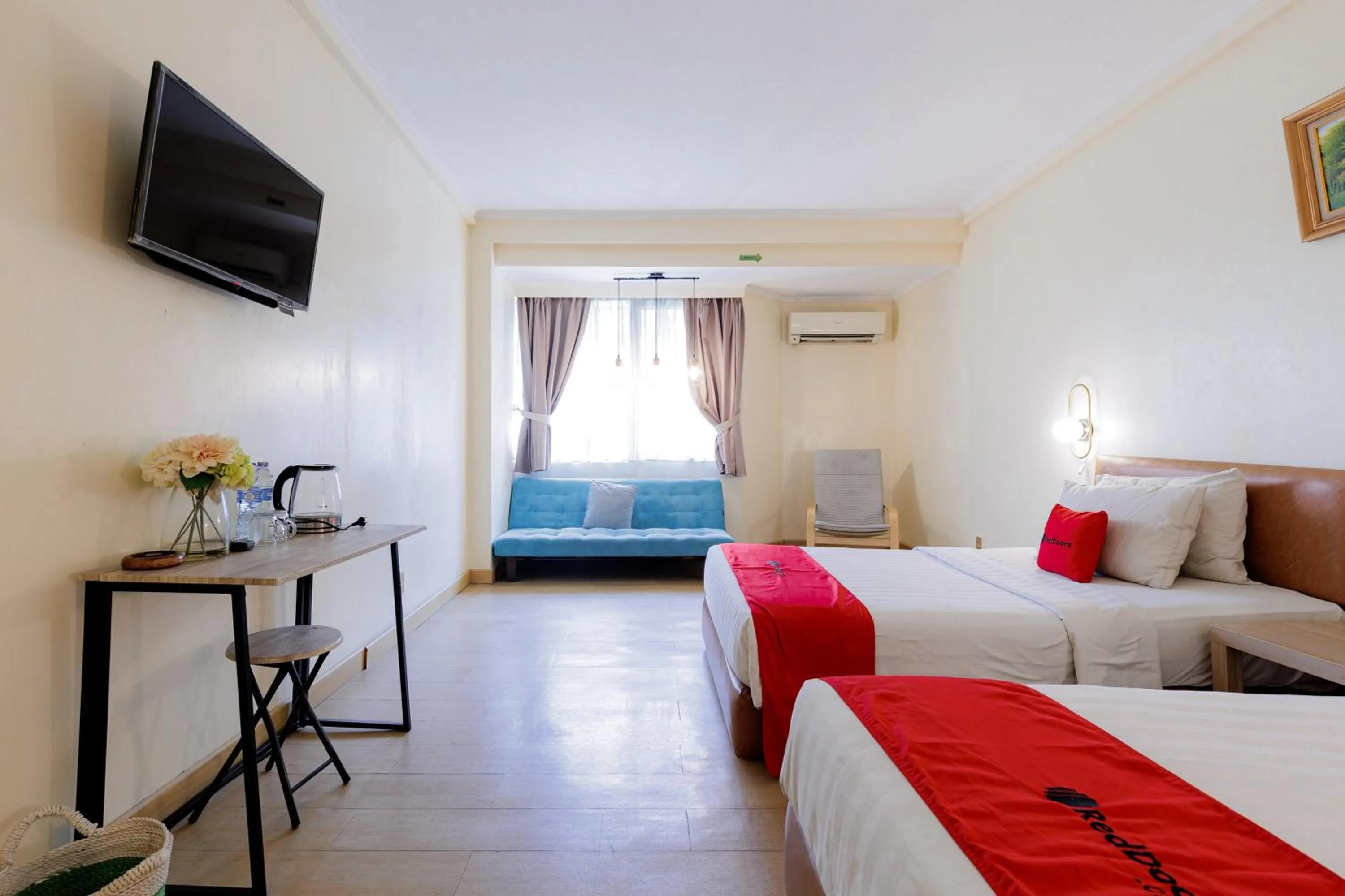 Bedroom, Bed in RedDoorz Plus near Kebayoran Baru Blok S