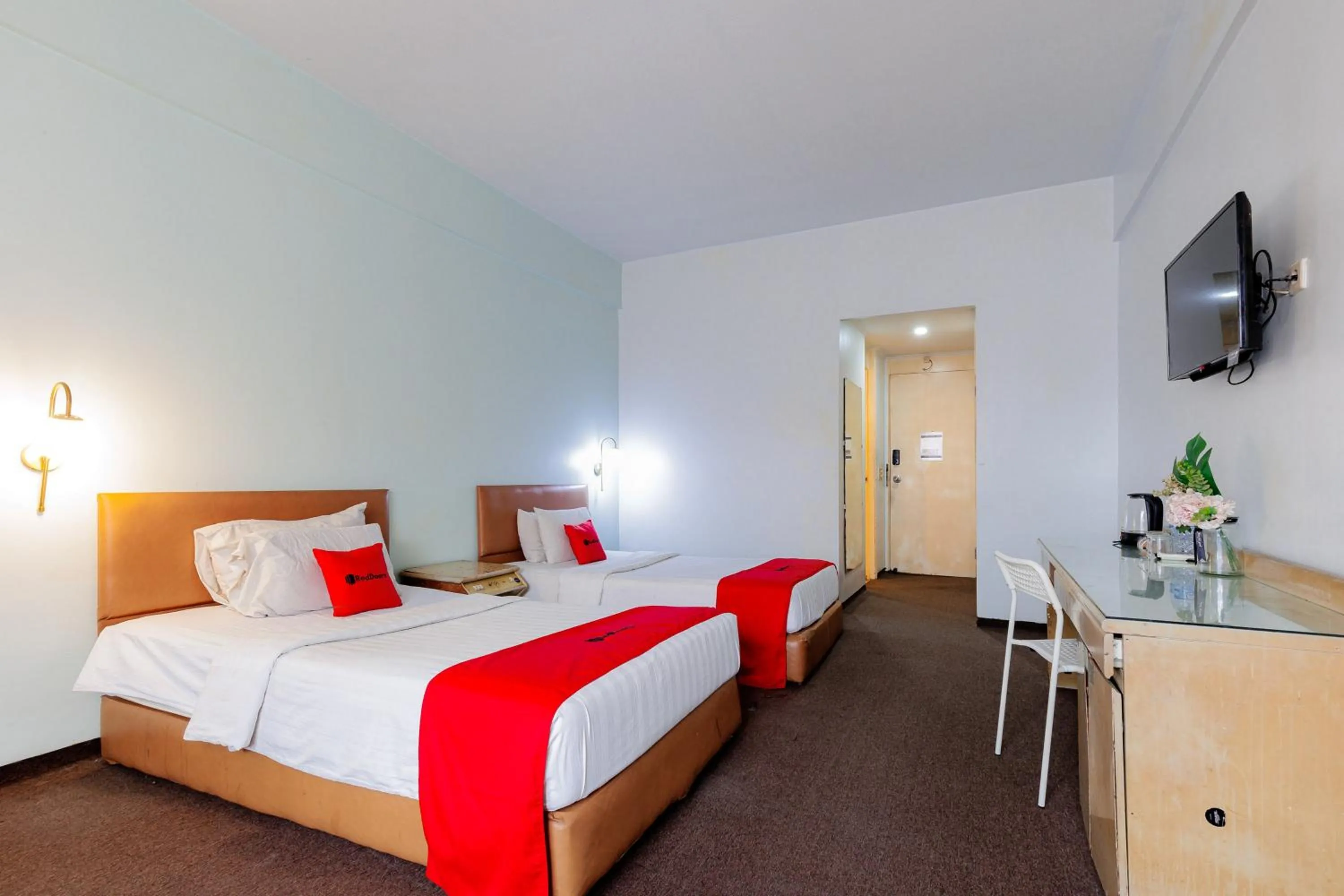 Bedroom, Bed in RedDoorz Plus near Kebayoran Baru Blok S