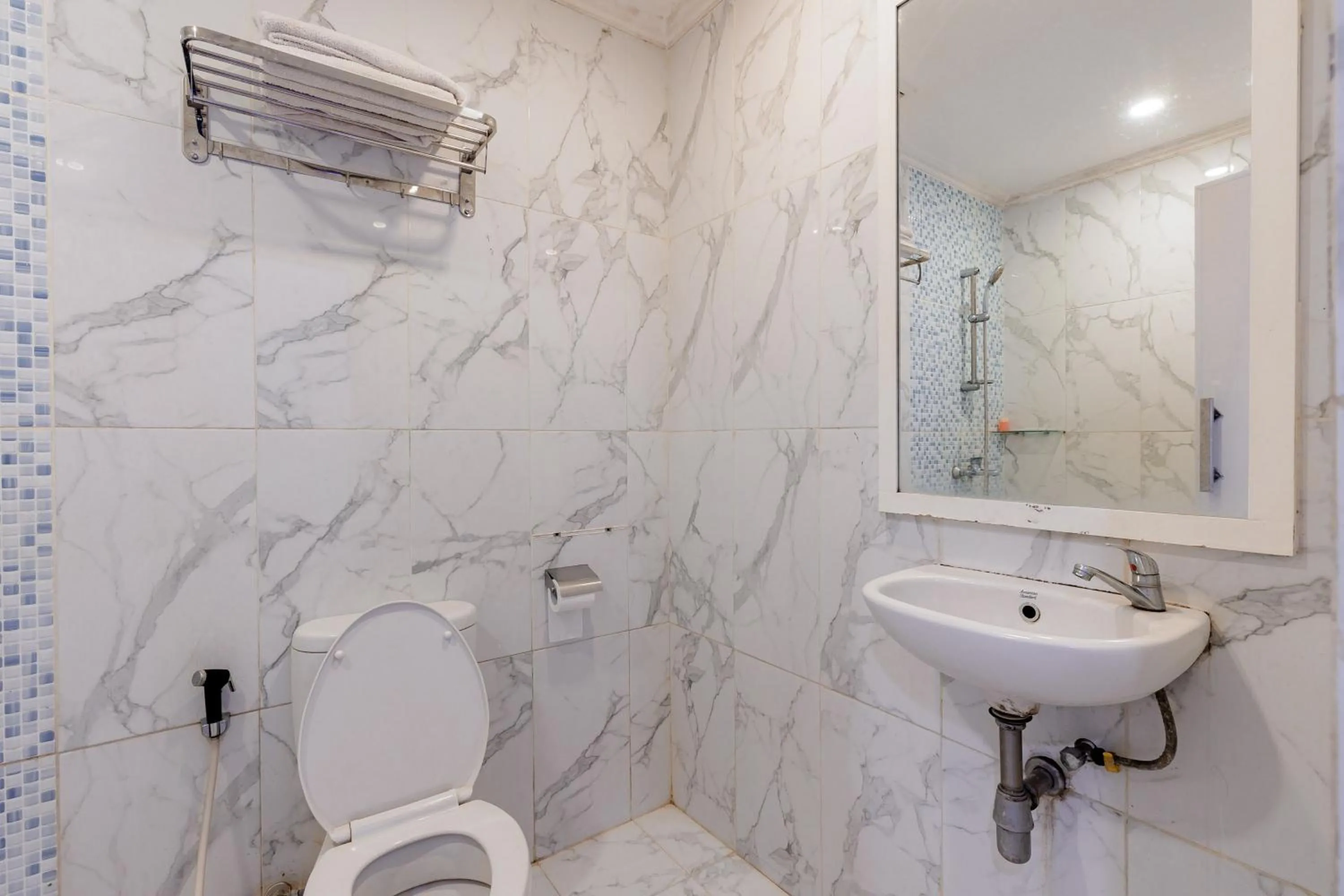 Bathroom in RedDoorz Plus near Kebayoran Baru Blok S