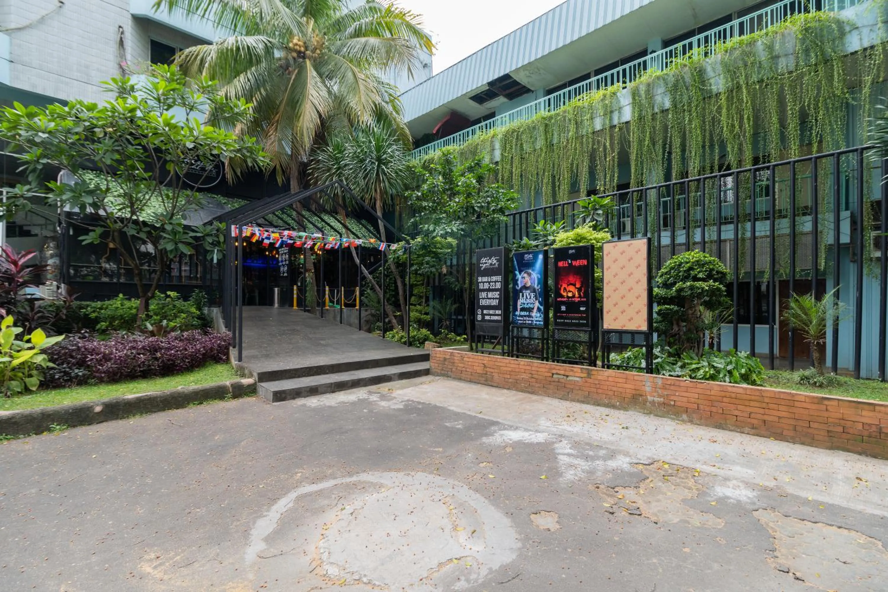 Facade/entrance in RedDoorz Plus near Kebayoran Baru Blok S