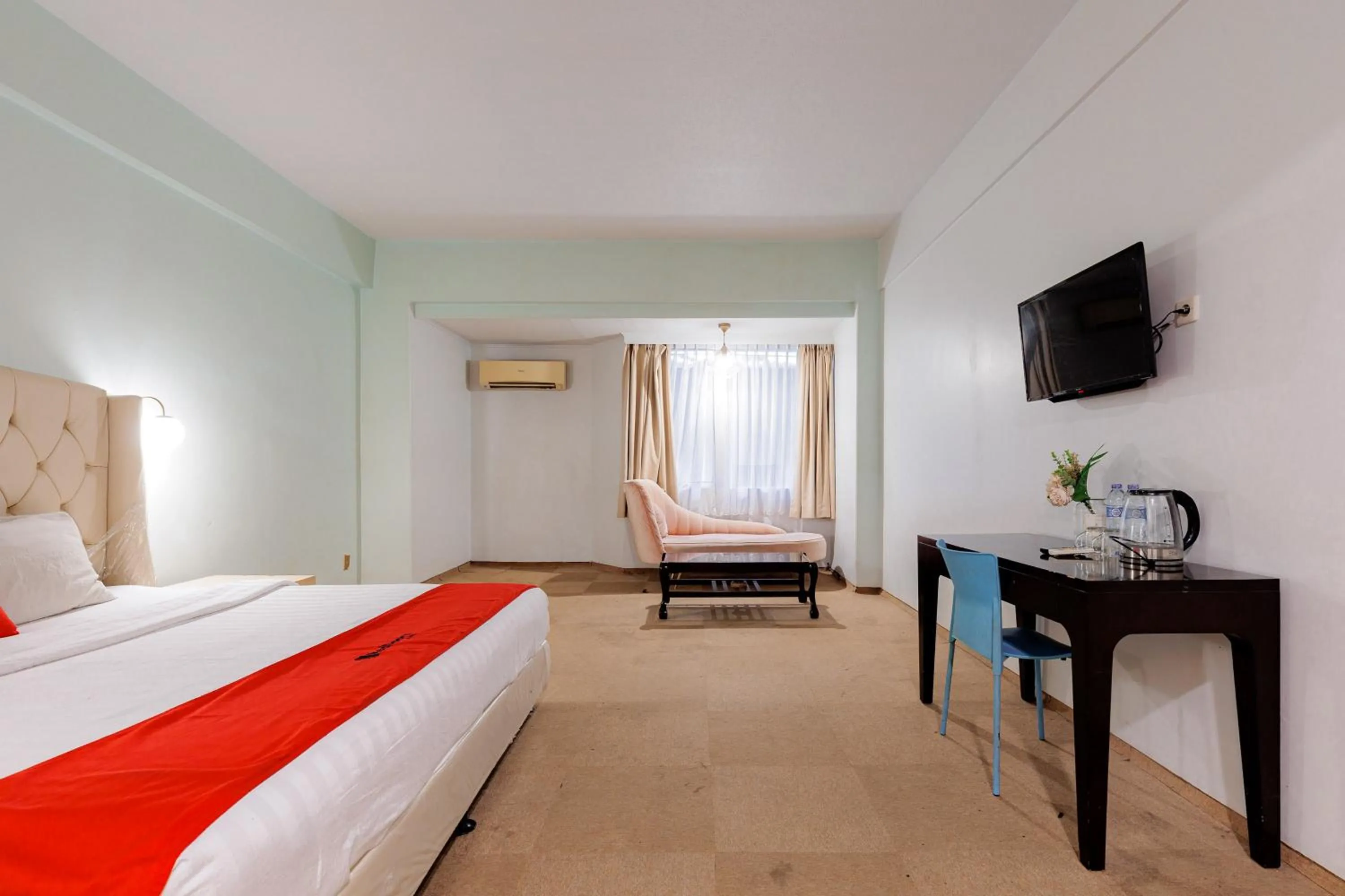 Bedroom, Bed in RedDoorz Plus near Kebayoran Baru Blok S