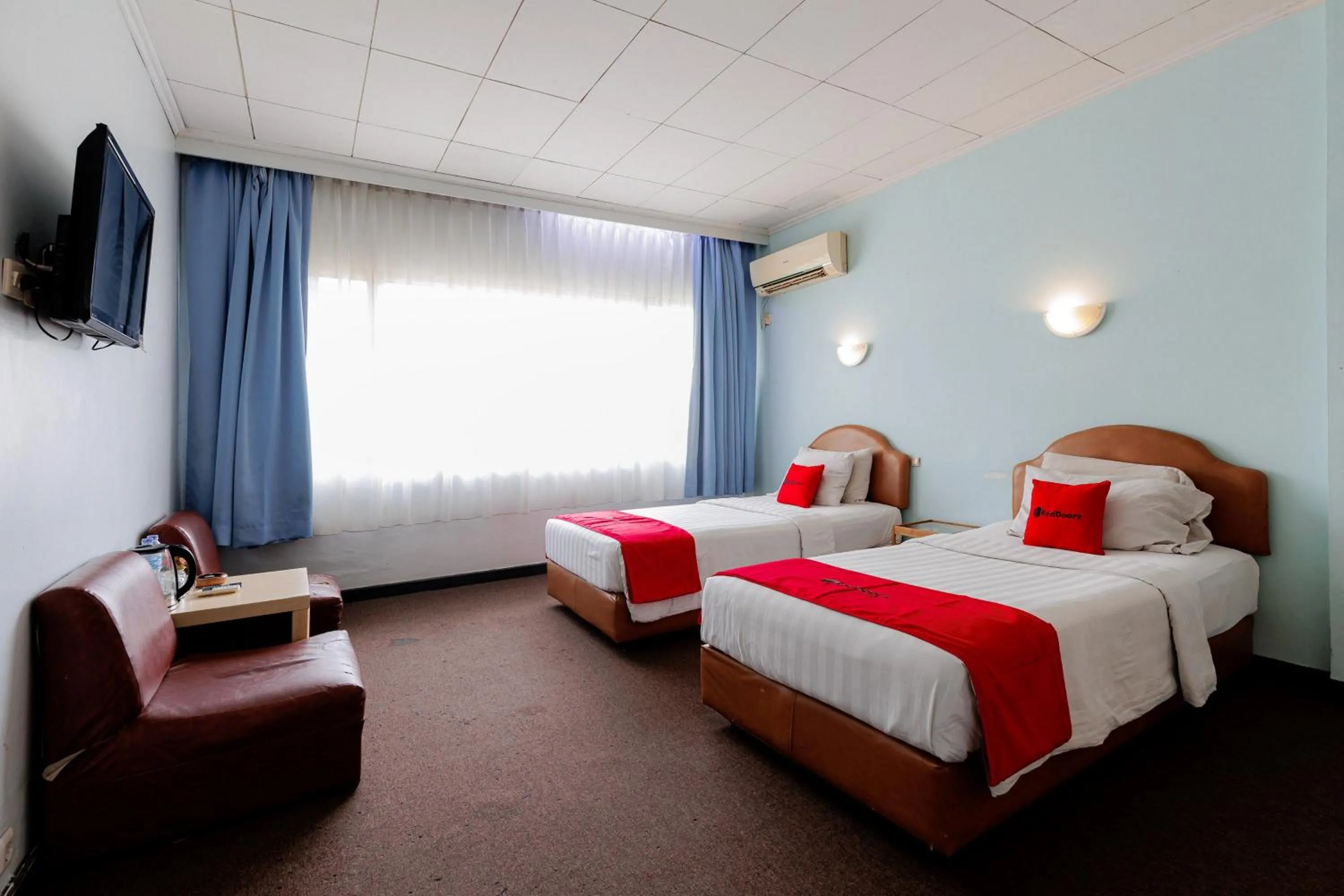 Bedroom, Bed in RedDoorz Plus near Kebayoran Baru Blok S