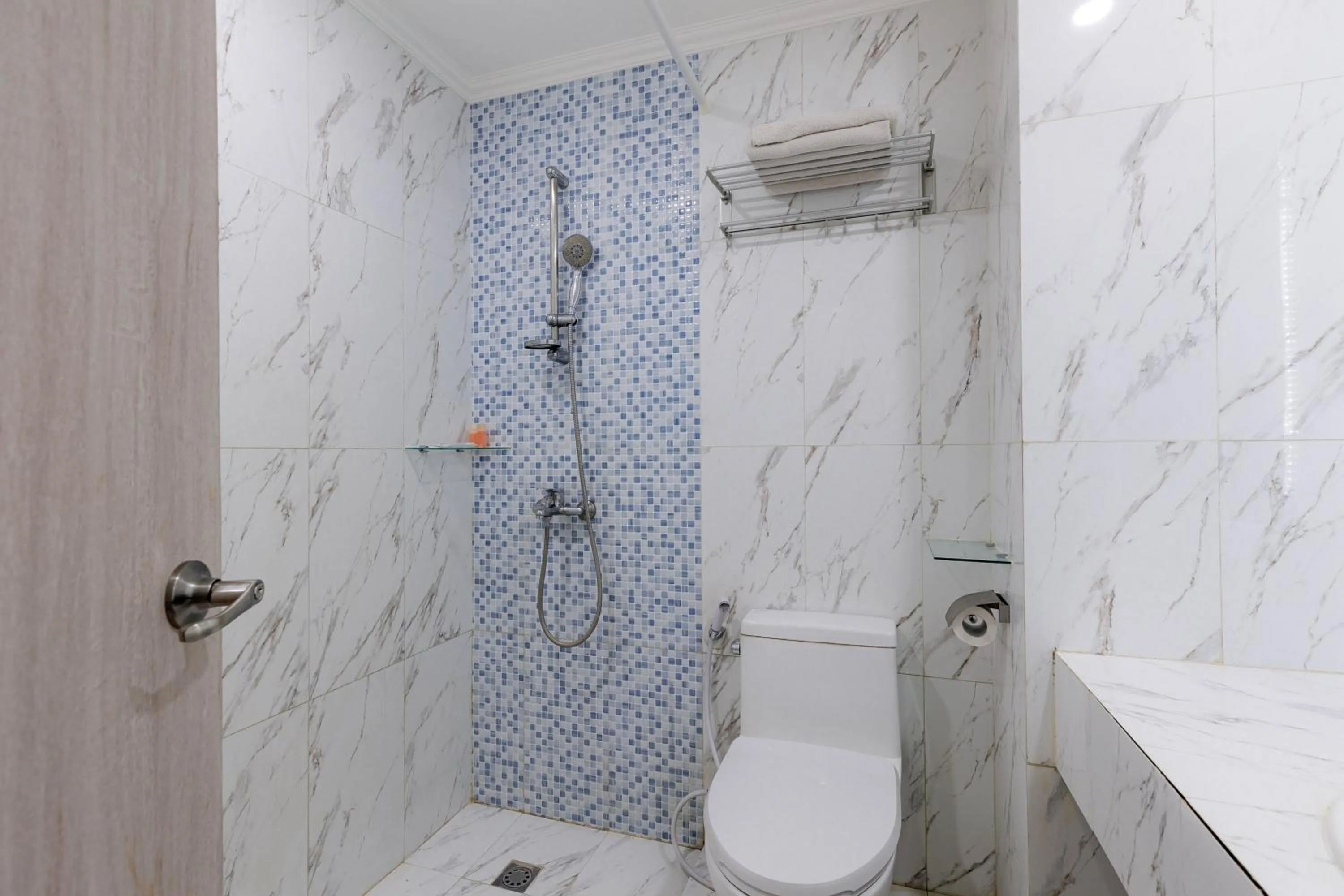 Bathroom in RedDoorz Plus near Kebayoran Baru Blok S