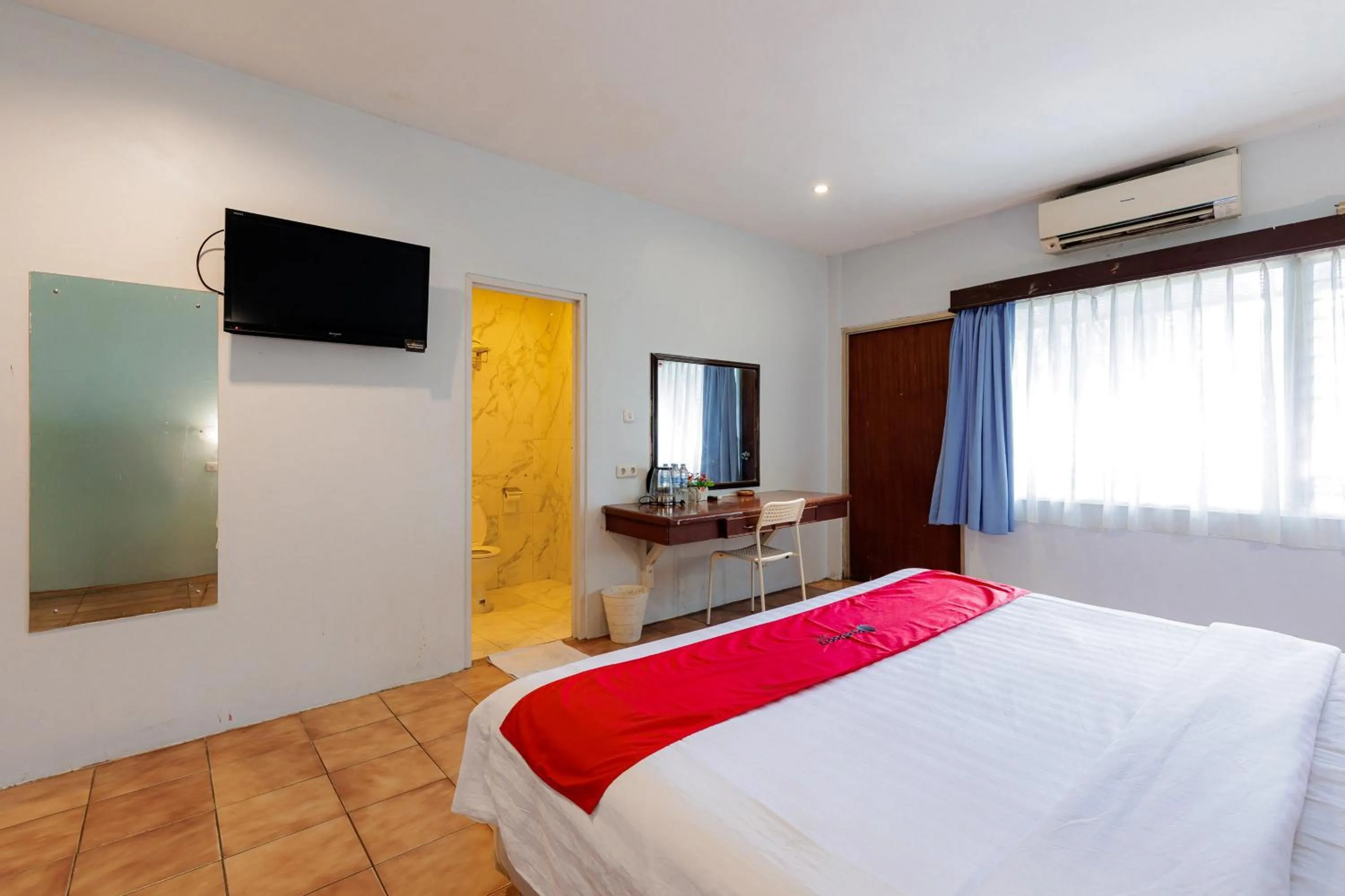 Bedroom, Bed in RedDoorz Plus near Kebayoran Baru Blok S