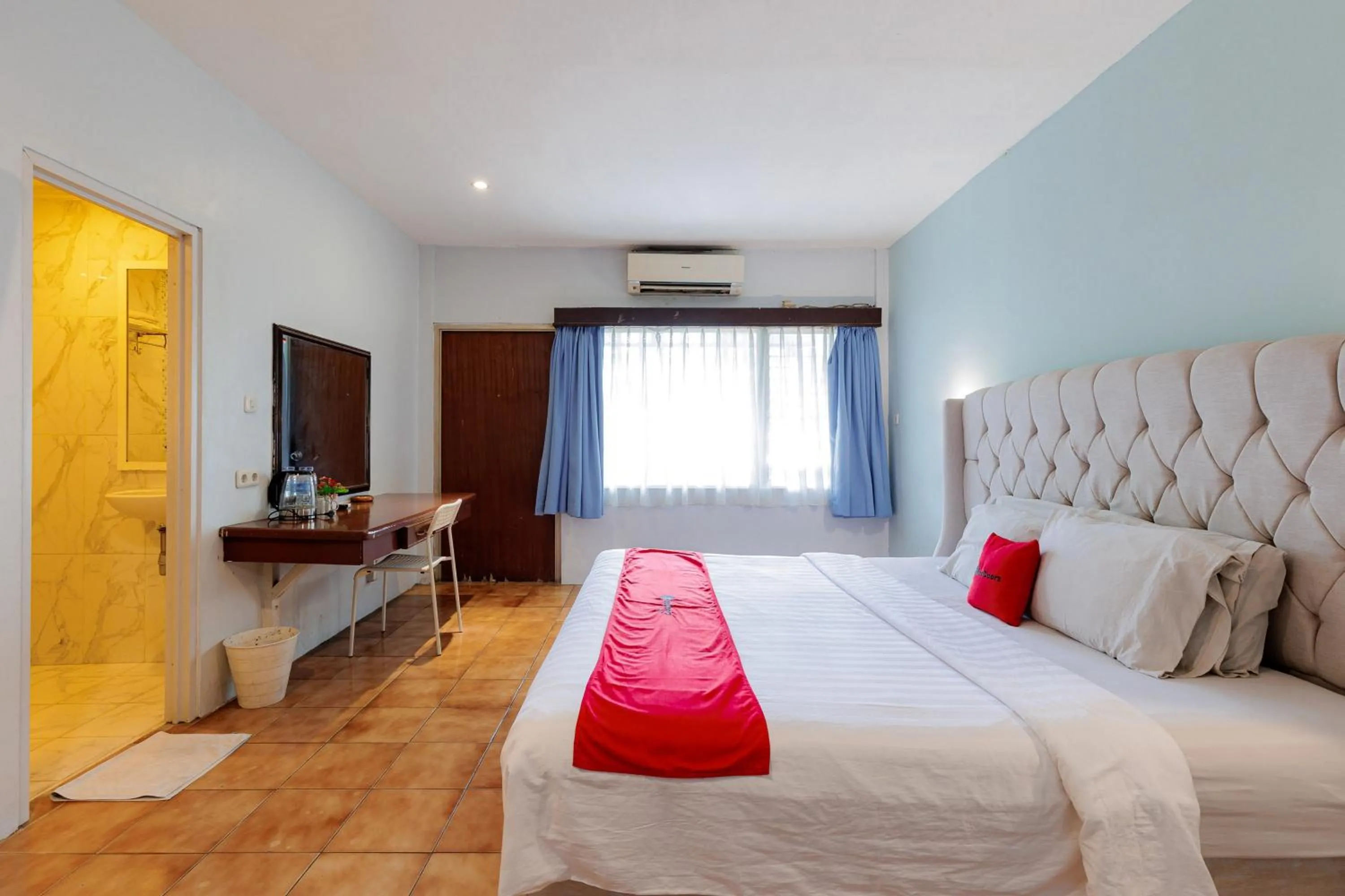 Bedroom, Bed in RedDoorz Plus near Kebayoran Baru Blok S