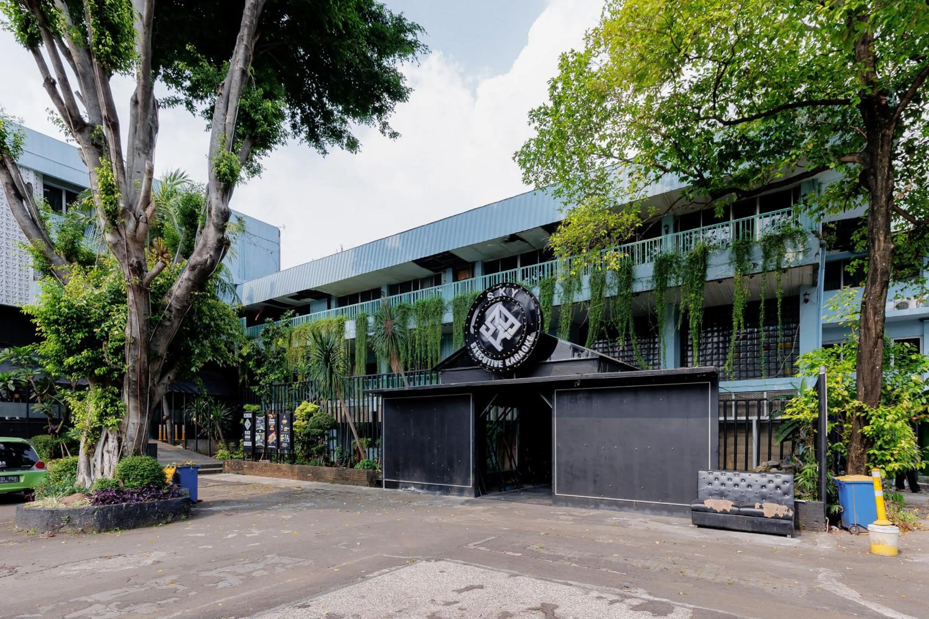 Facade/entrance in RedDoorz Plus near Kebayoran Baru Blok S