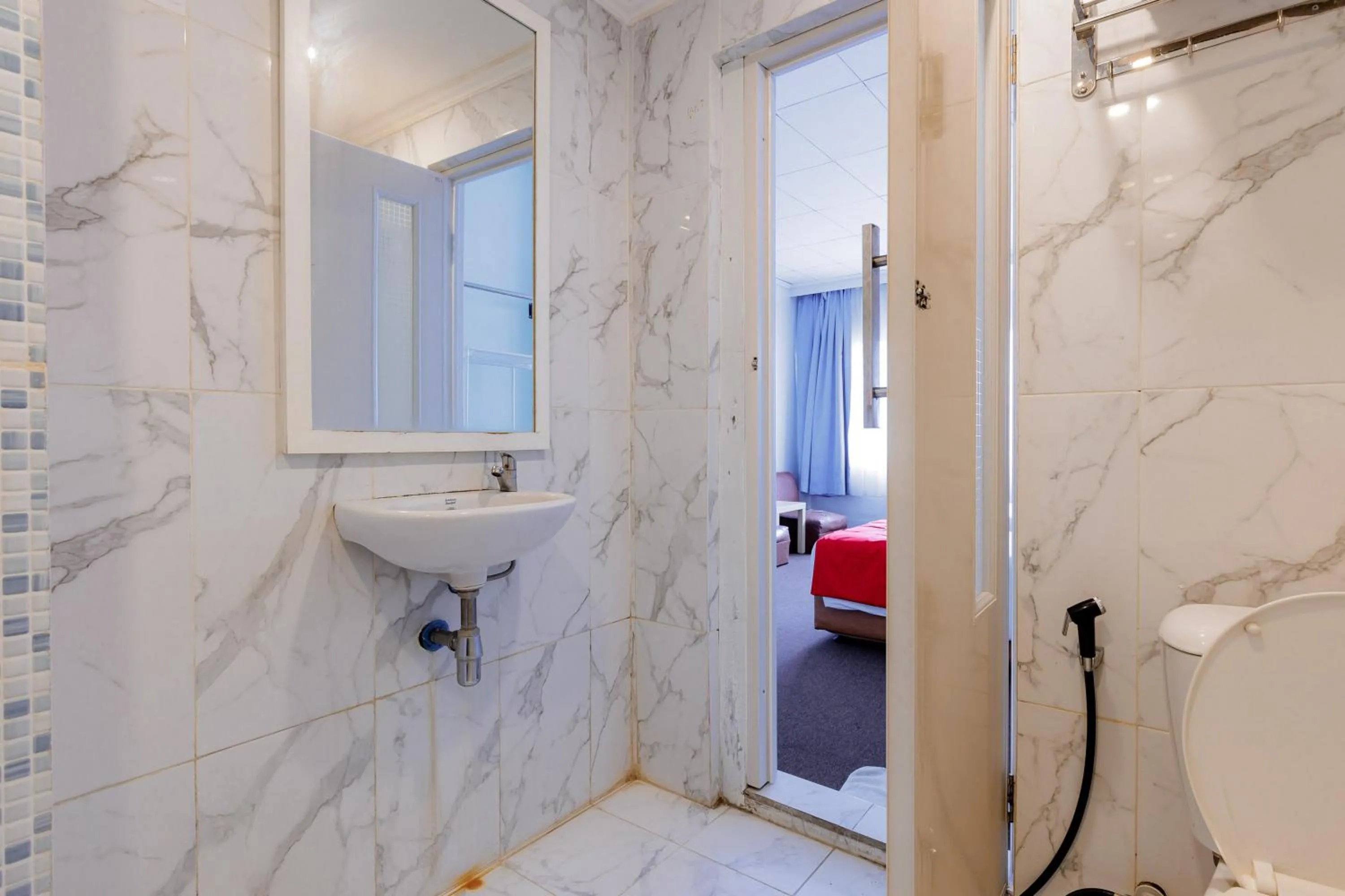 Bathroom in RedDoorz Plus near Kebayoran Baru Blok S