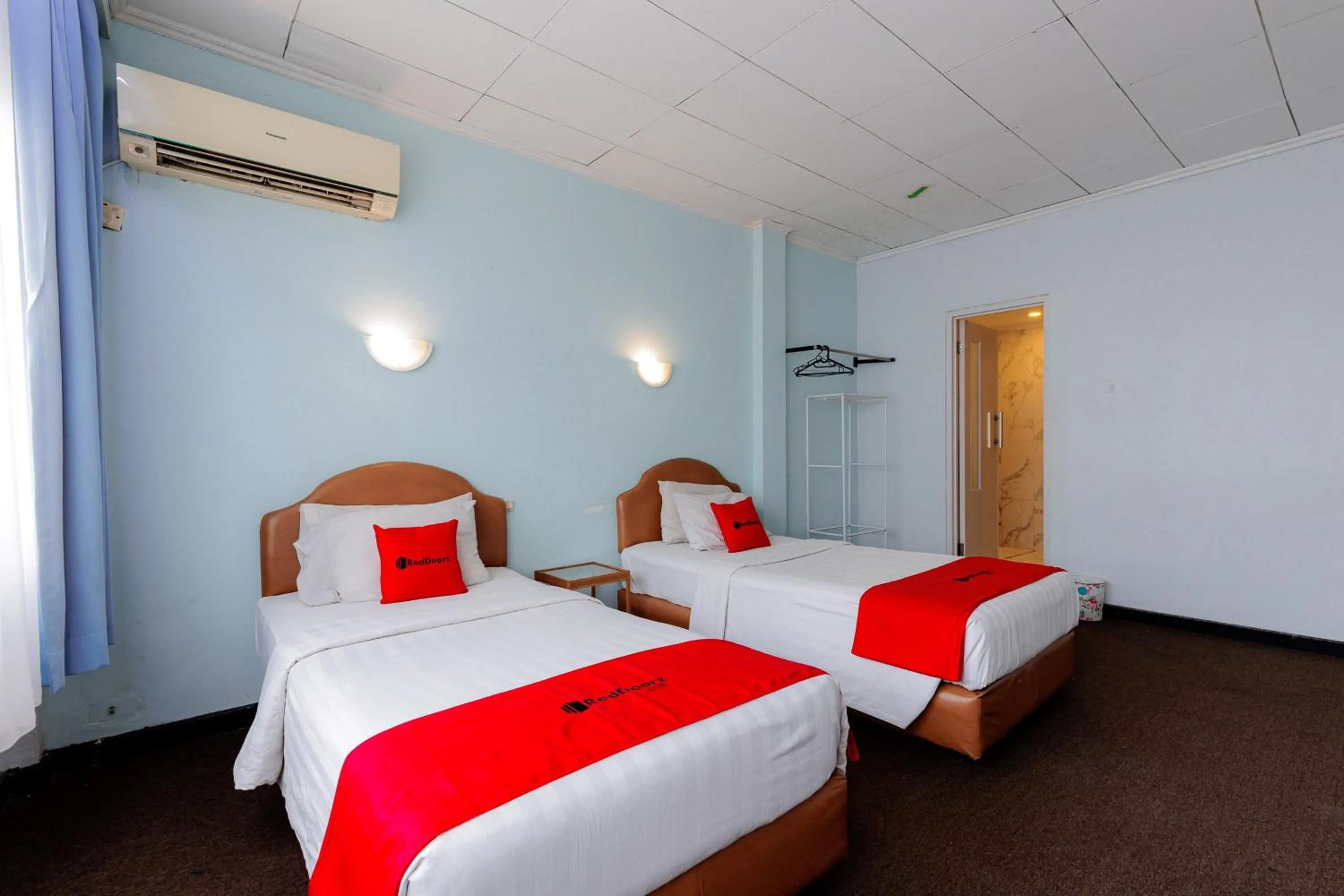 Bedroom, Bed in RedDoorz Plus near Kebayoran Baru Blok S