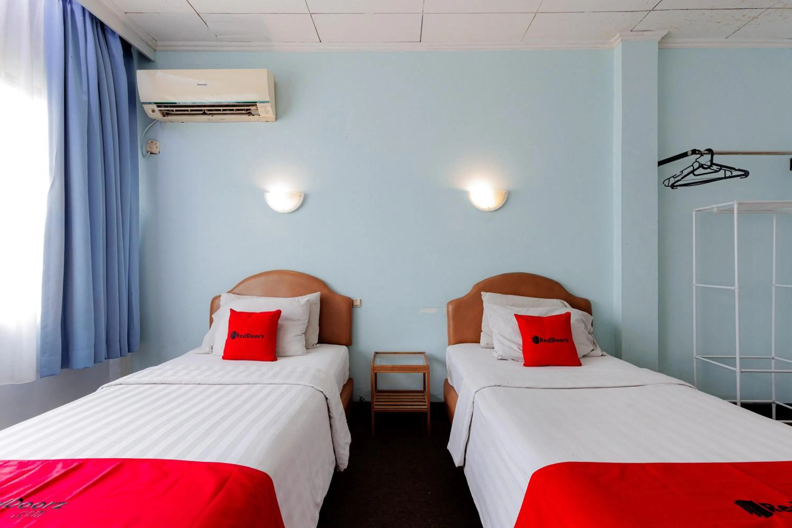 Bedroom, Bed in RedDoorz Plus near Kebayoran Baru Blok S