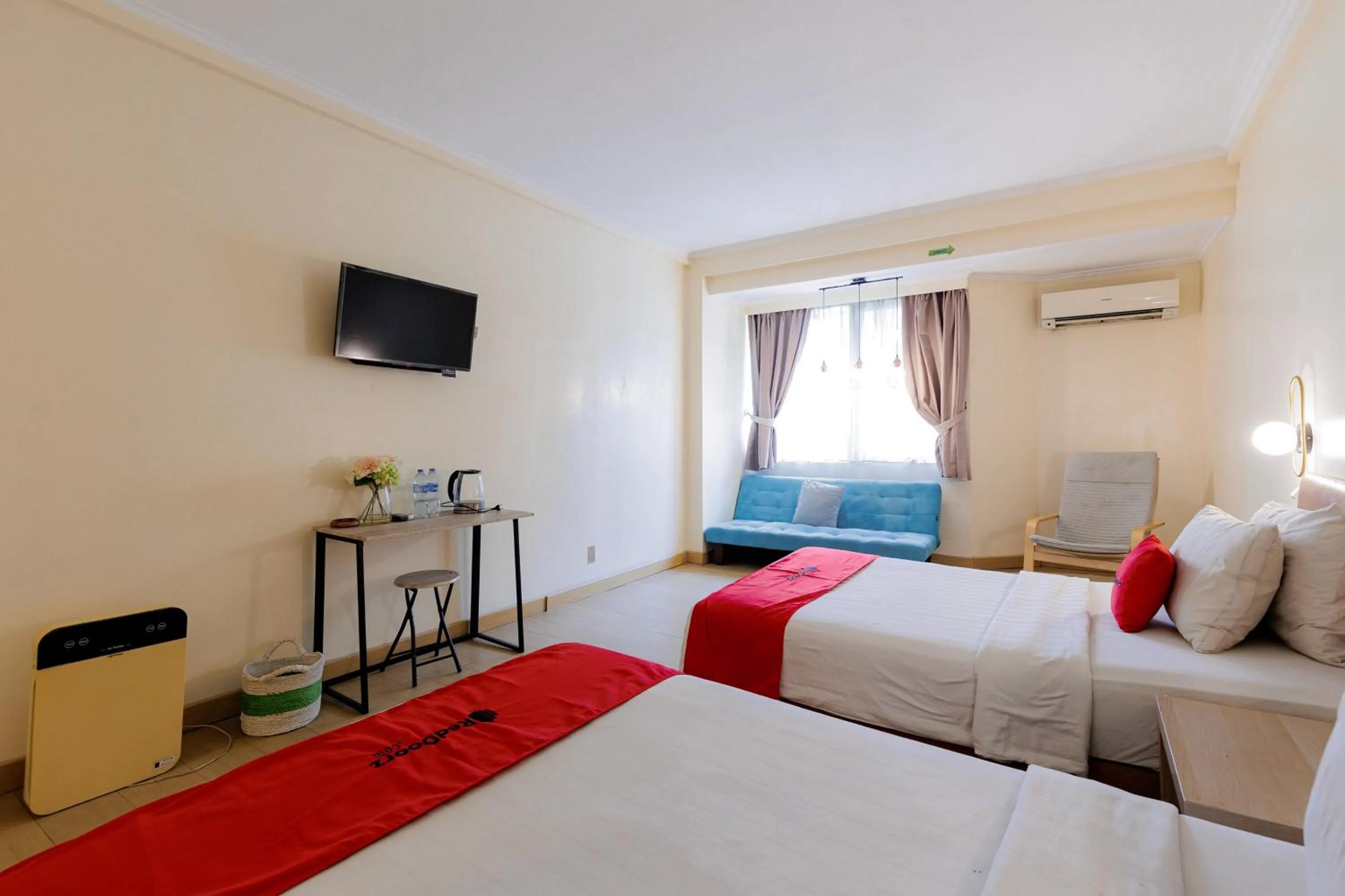 Bedroom, Bed in RedDoorz Plus near Kebayoran Baru Blok S