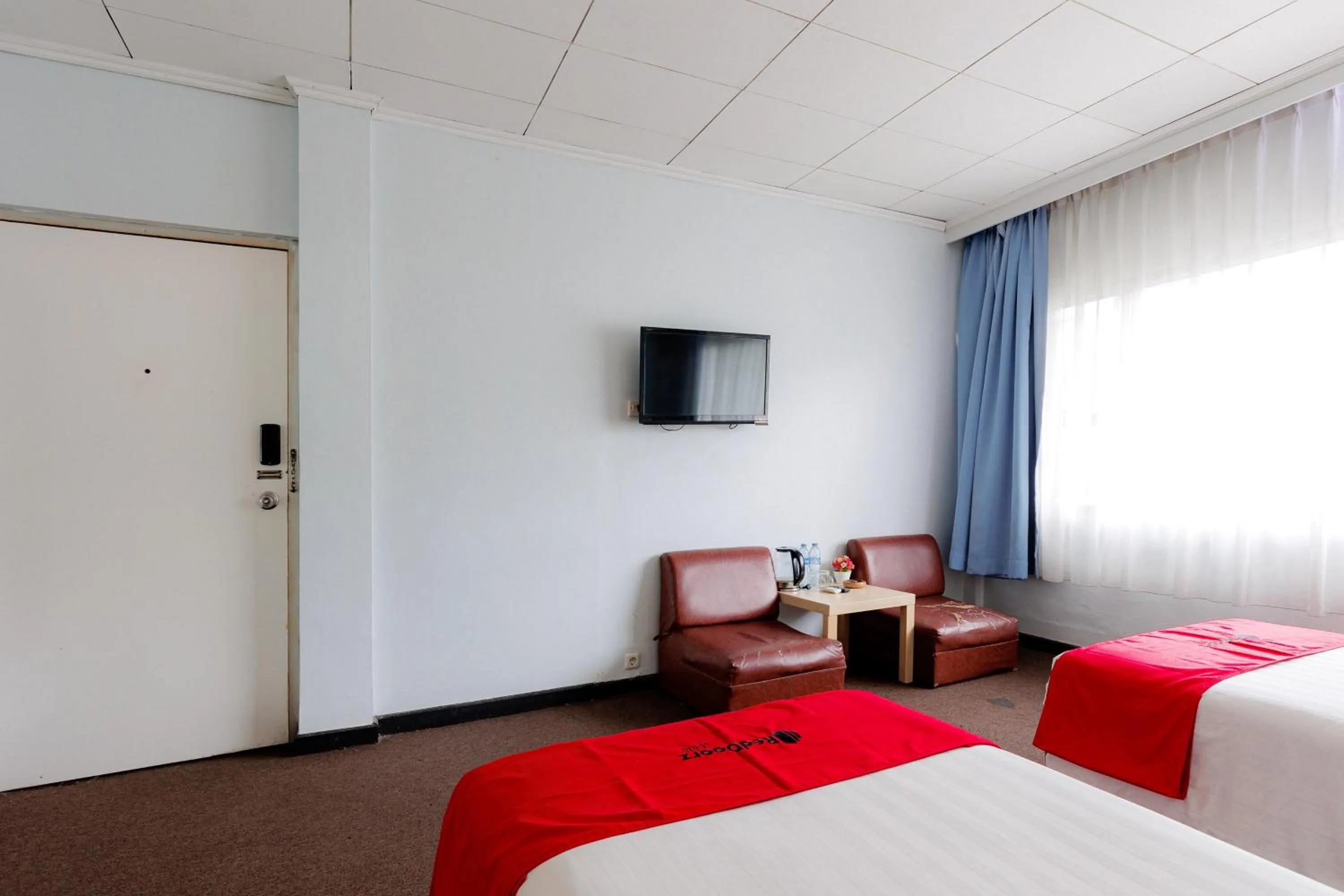 Bedroom, Bed in RedDoorz Plus near Kebayoran Baru Blok S