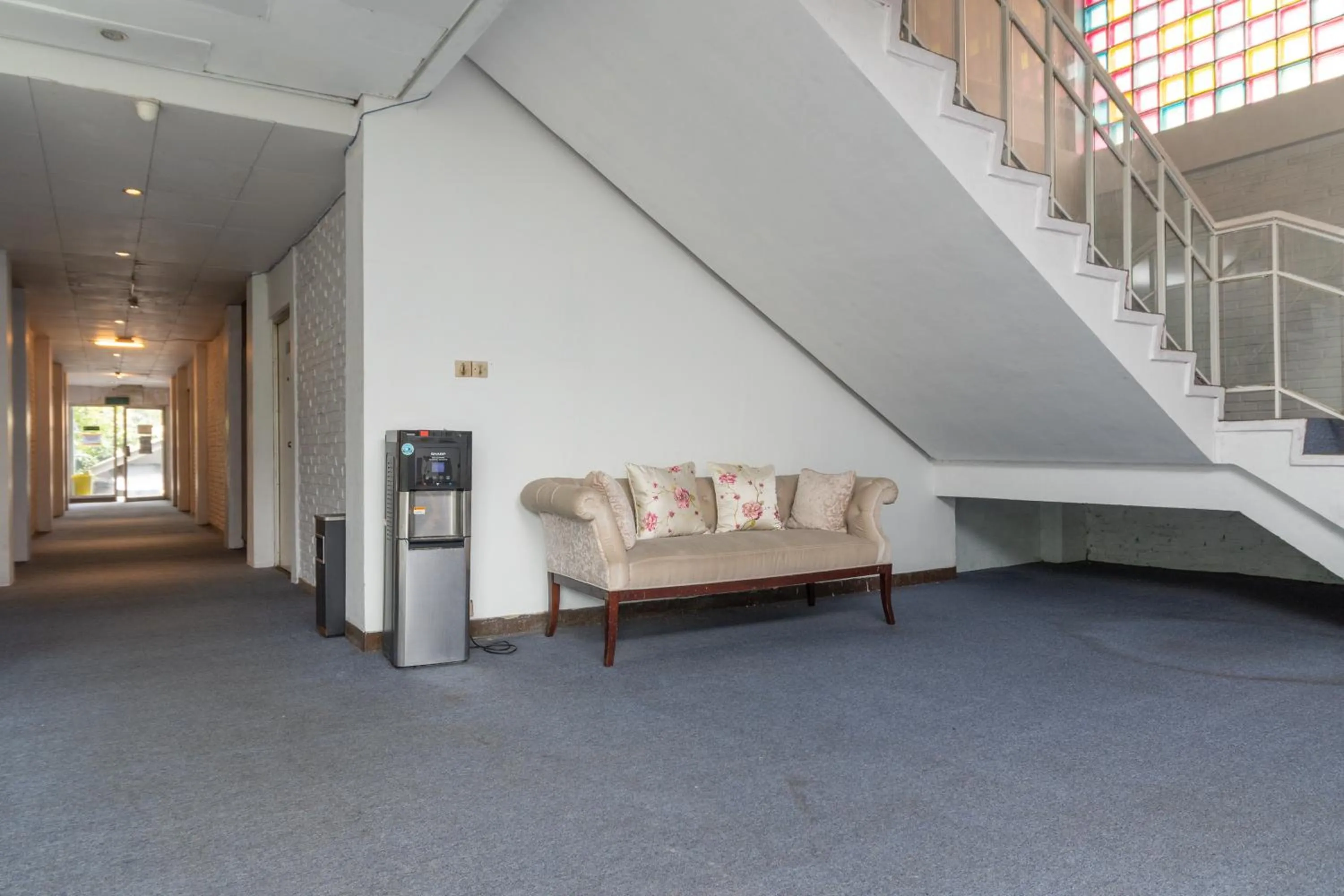Living room in RedDoorz Plus near Kebayoran Baru Blok S