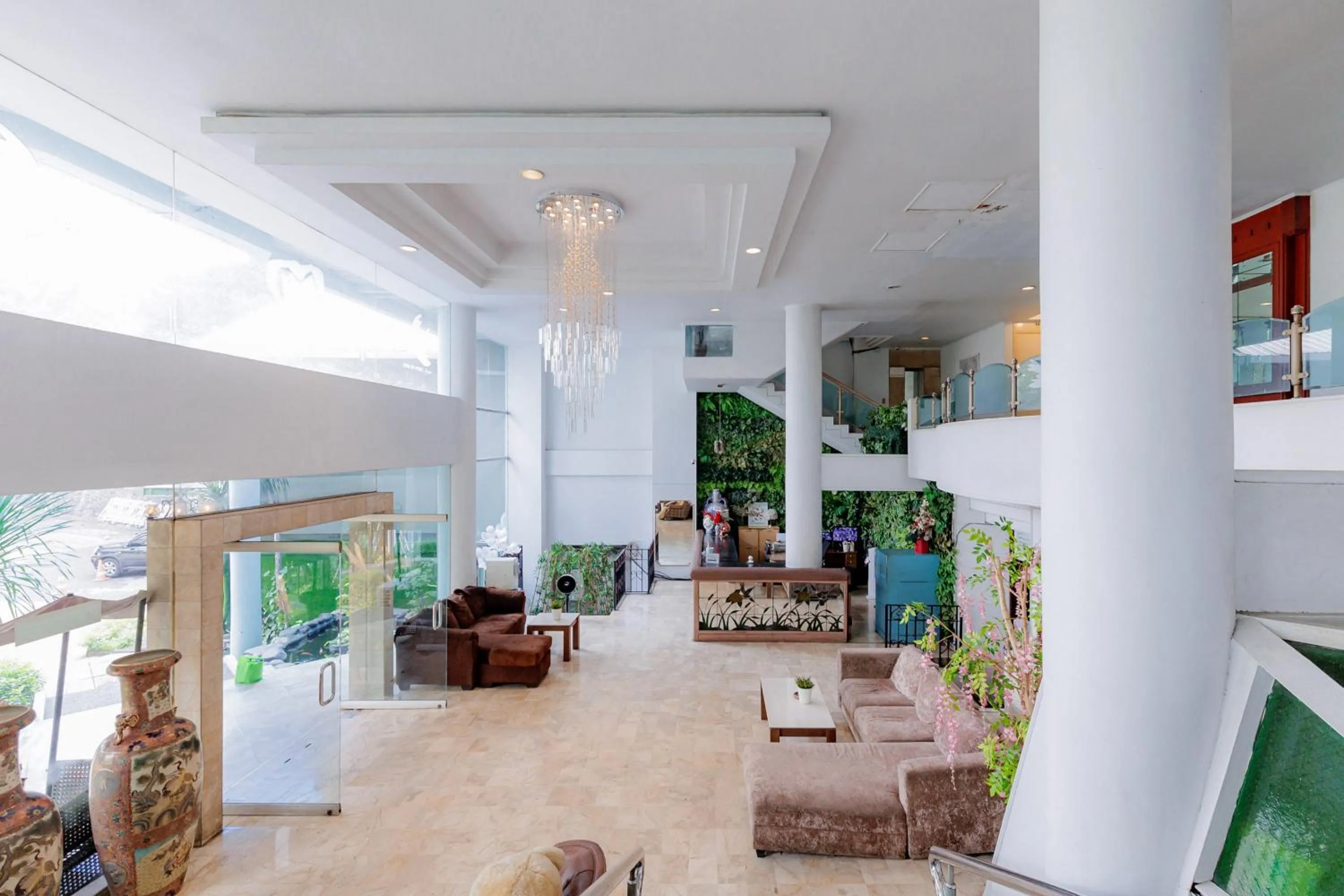 Lobby or reception in RedDoorz Plus near Kebayoran Baru Blok S