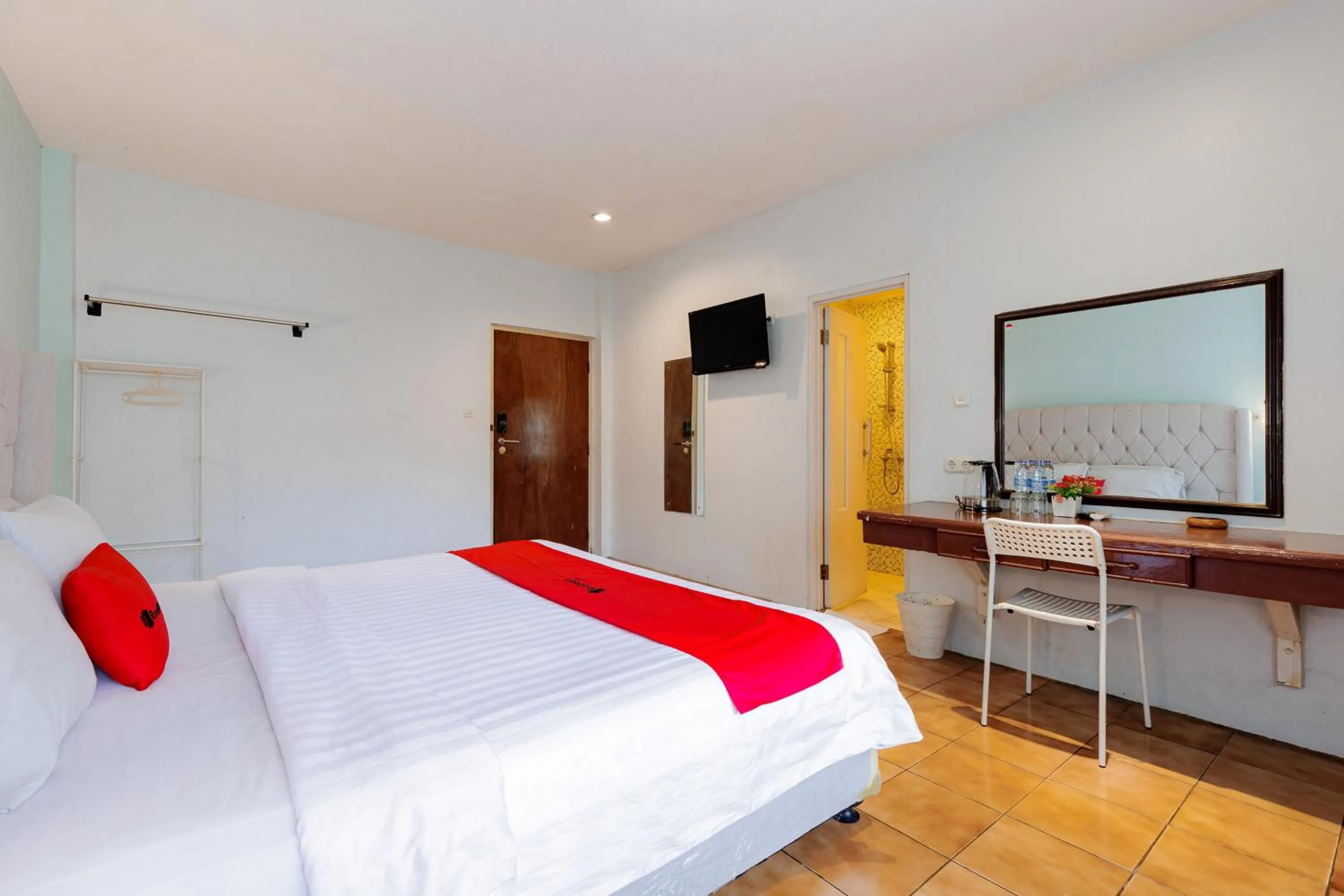 Bedroom, Bed in RedDoorz Plus near Kebayoran Baru Blok S