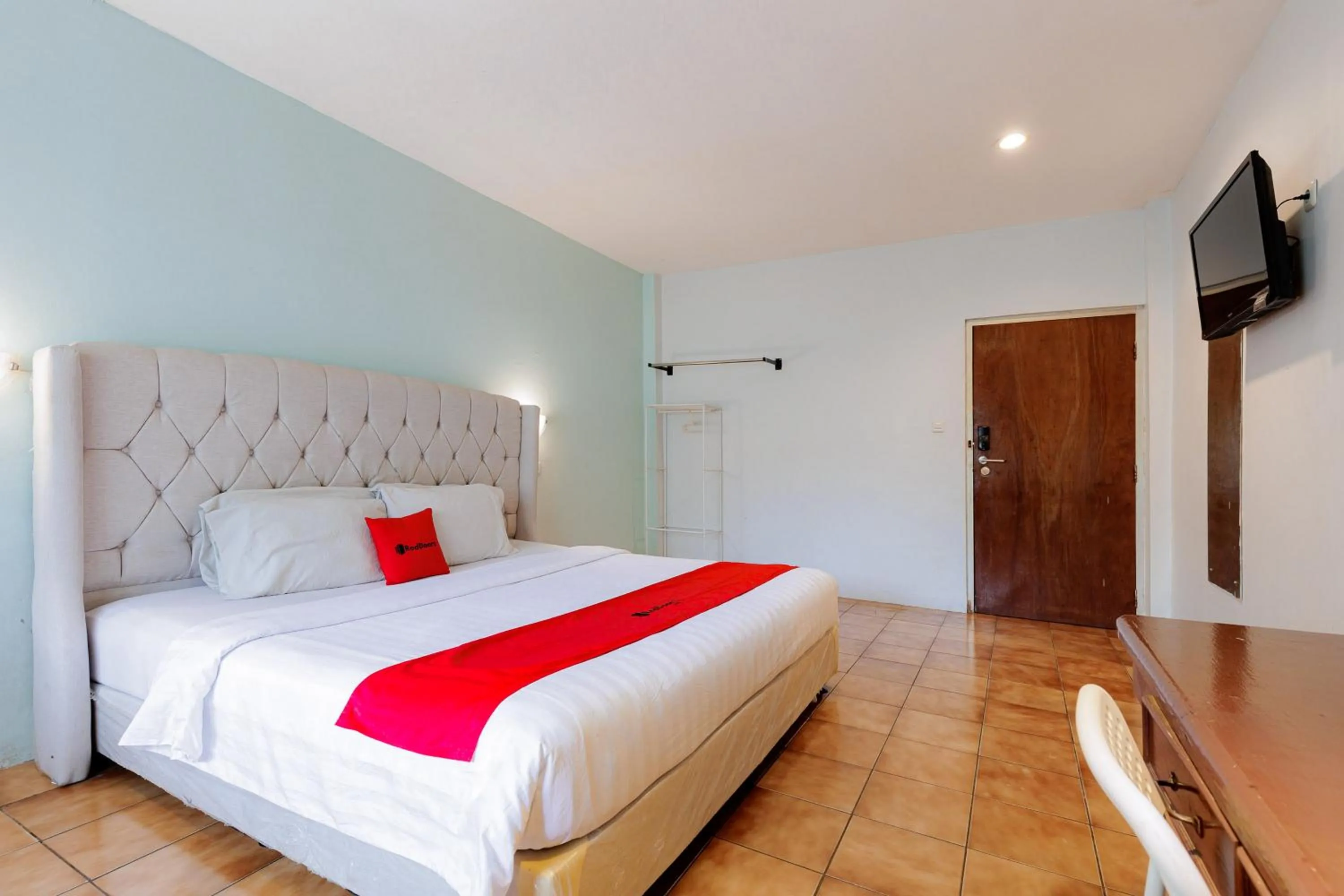 Bedroom, Bed in RedDoorz Plus near Kebayoran Baru Blok S