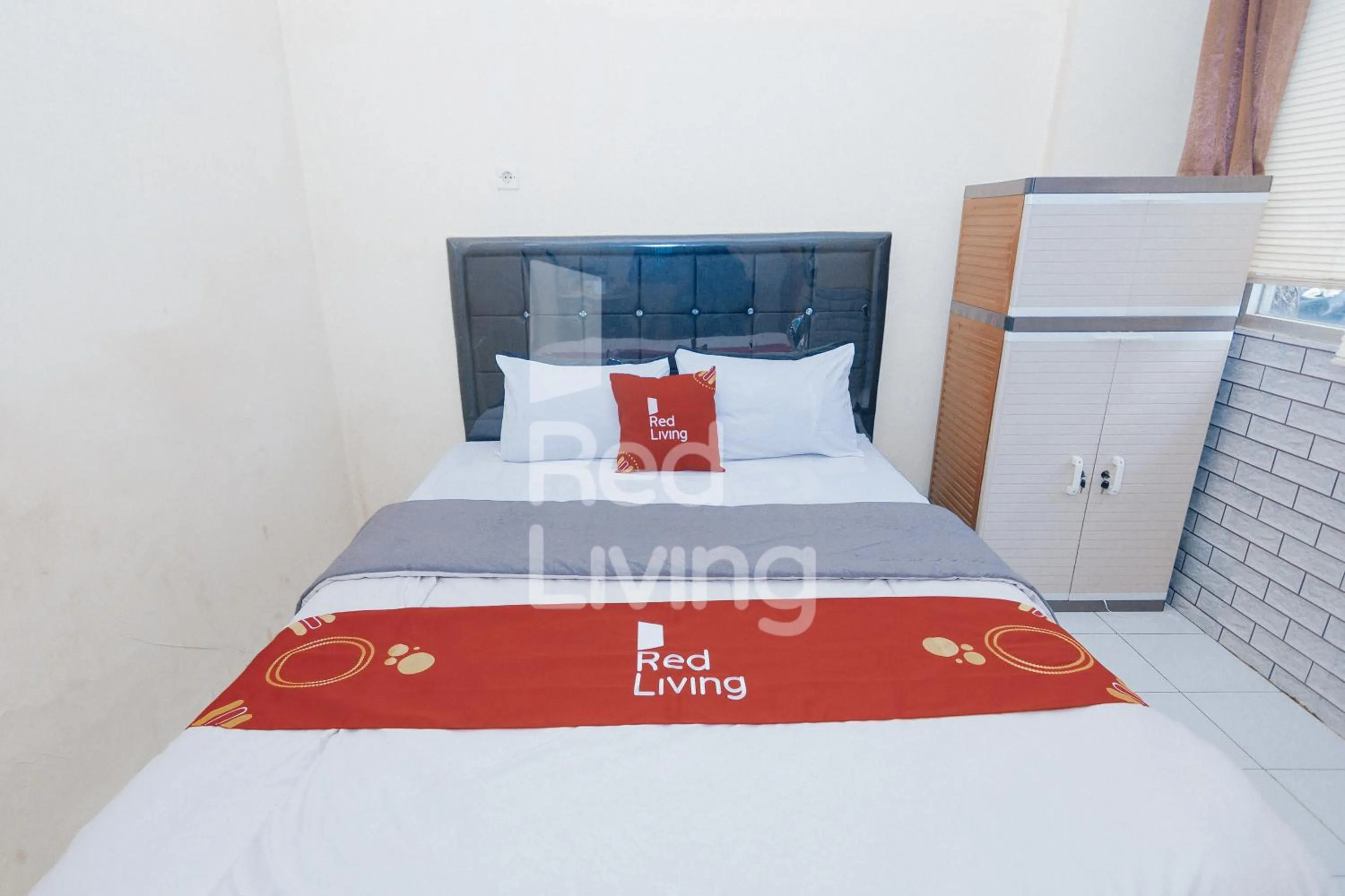 Bedroom, Bed in RedLiving Apartemen Emerald Hill - SR Rooms Tower Green