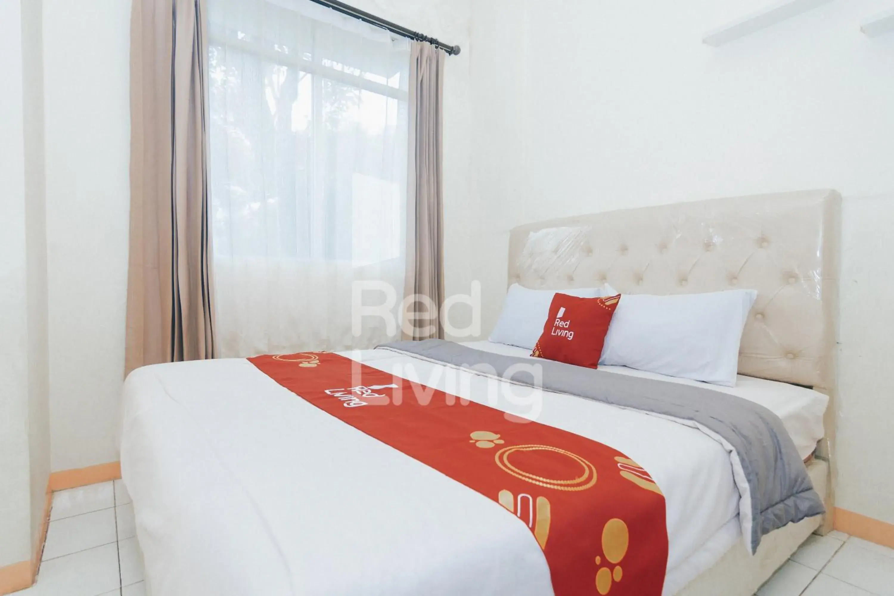 Bedroom, Bed in RedLiving Apartemen Emerald Hill - SR Rooms Tower Green Bedroom, Bed in RedLiving Apartemen Emerald Hill - SR Rooms Tower Green