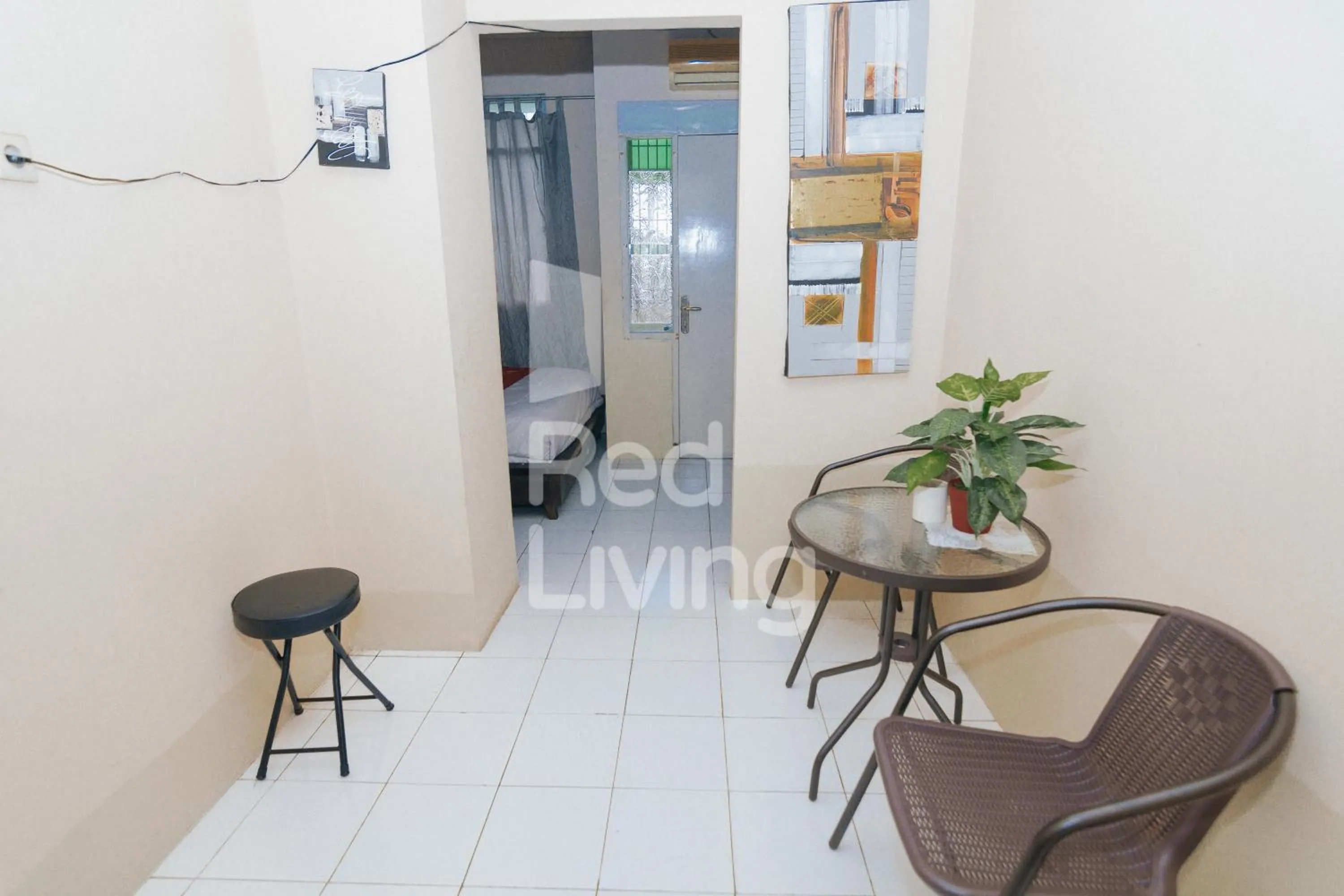 Seating area in RedLiving Apartemen Emerald Hill - SR Rooms Tower Green