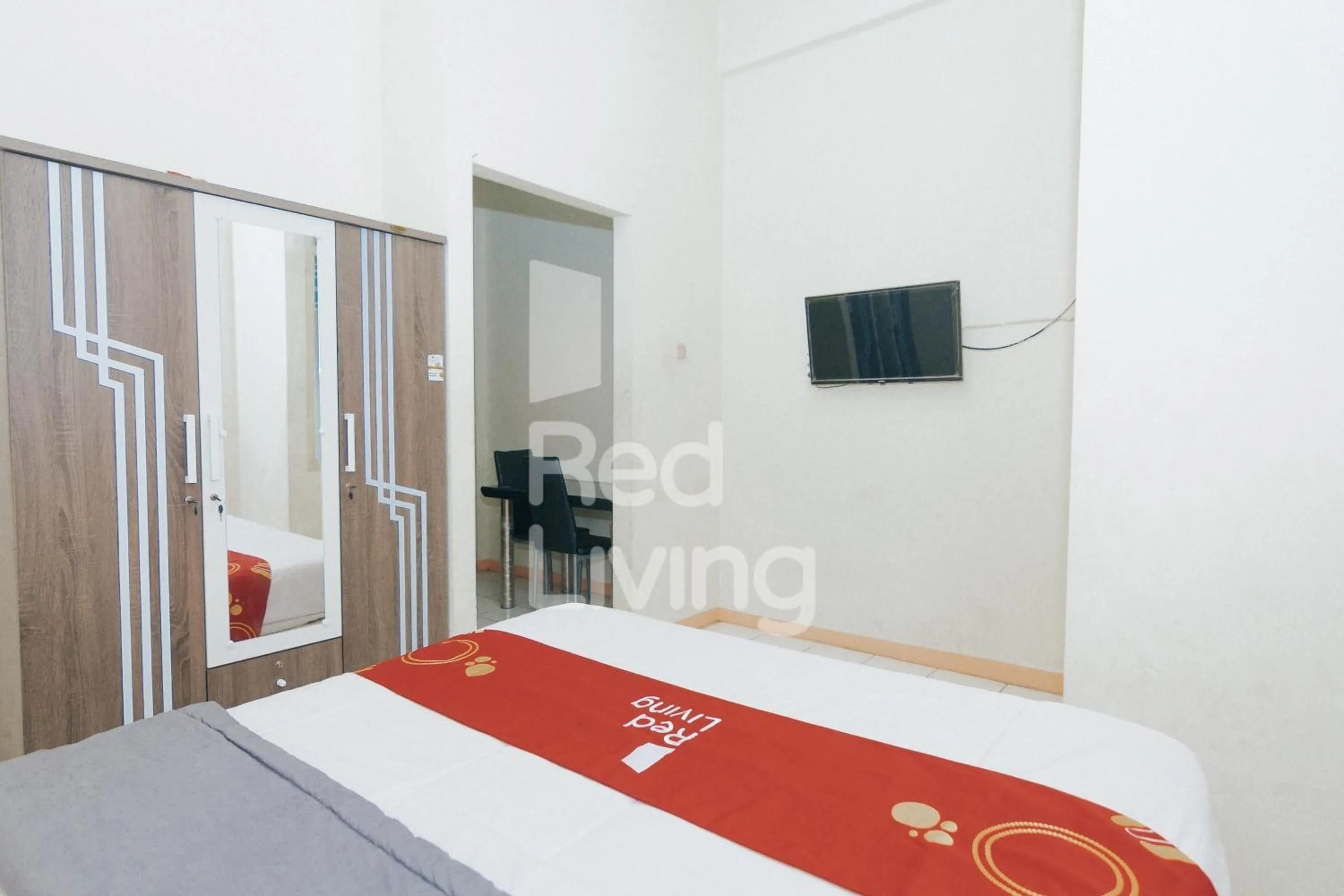 Bedroom, Bed in RedLiving Apartemen Emerald Hill - SR Rooms Tower Green