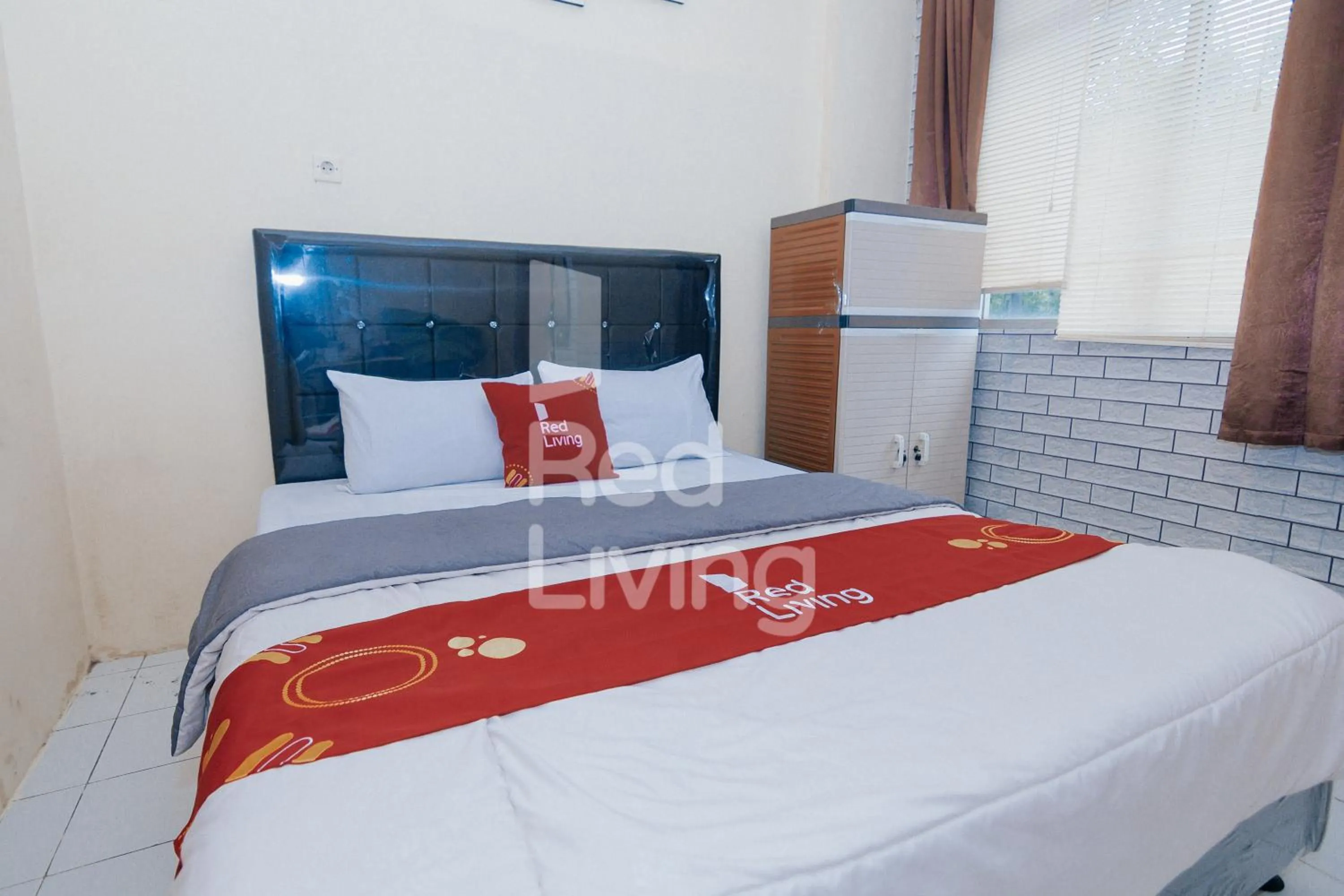 Bedroom, Bed in RedLiving Apartemen Emerald Hill - SR Rooms Tower Green