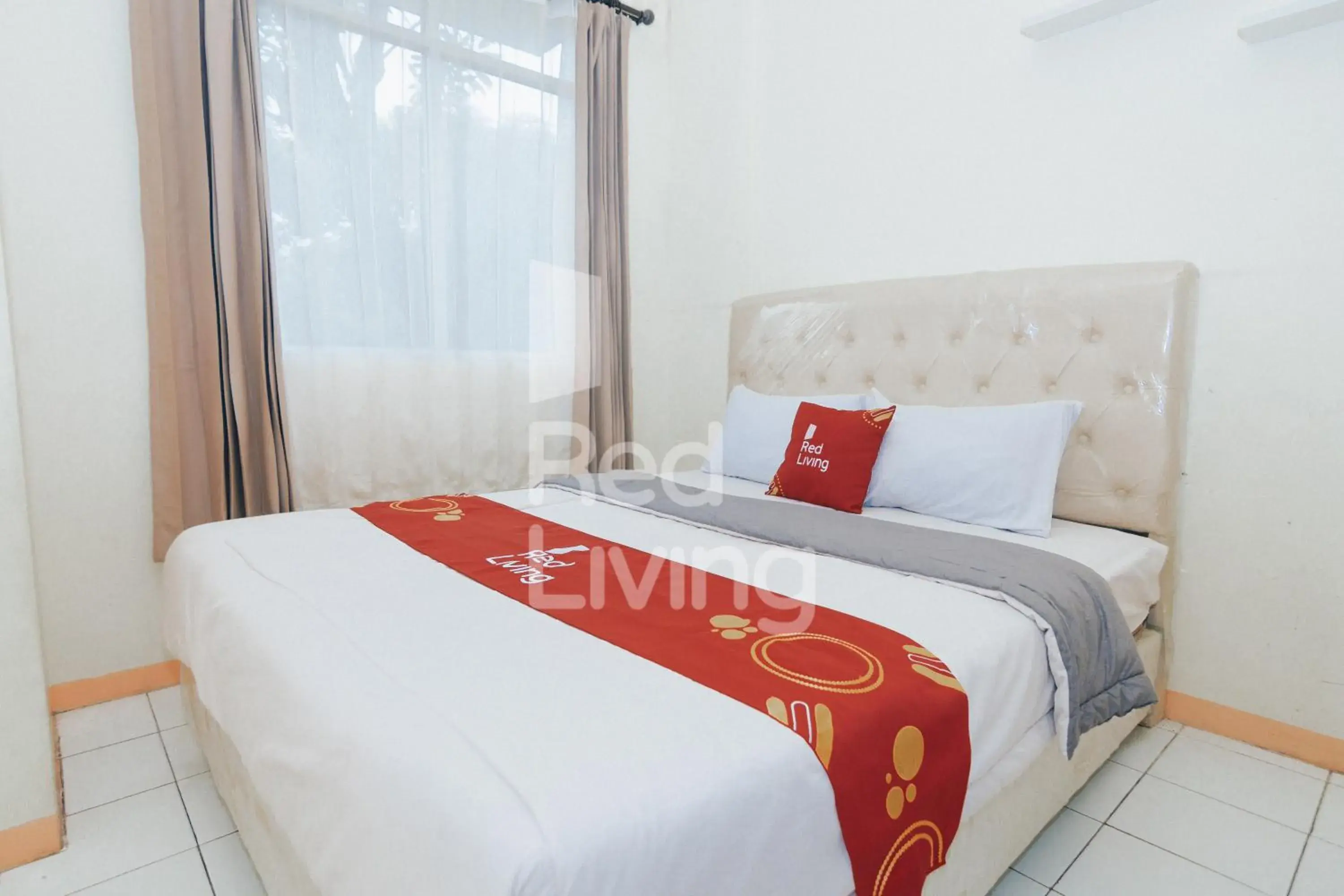 Bedroom, Bed in RedLiving Apartemen Emerald Hill - SR Rooms Tower Green Bedroom, Bed in RedLiving Apartemen Emerald Hill - SR Rooms Tower Green