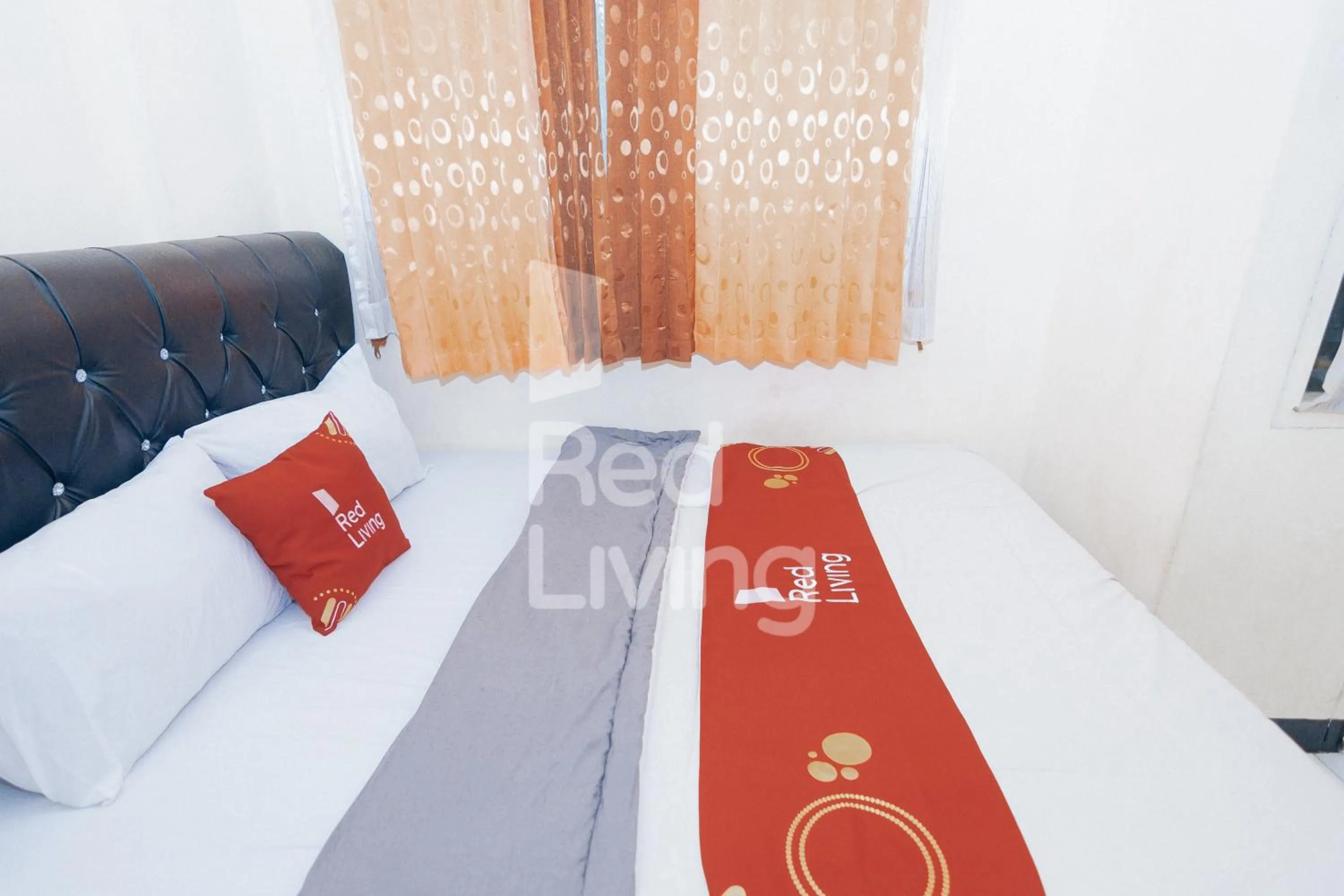 Bedroom, Bed in RedLiving Apartemen Emerald Hill - SR Rooms Tower Green