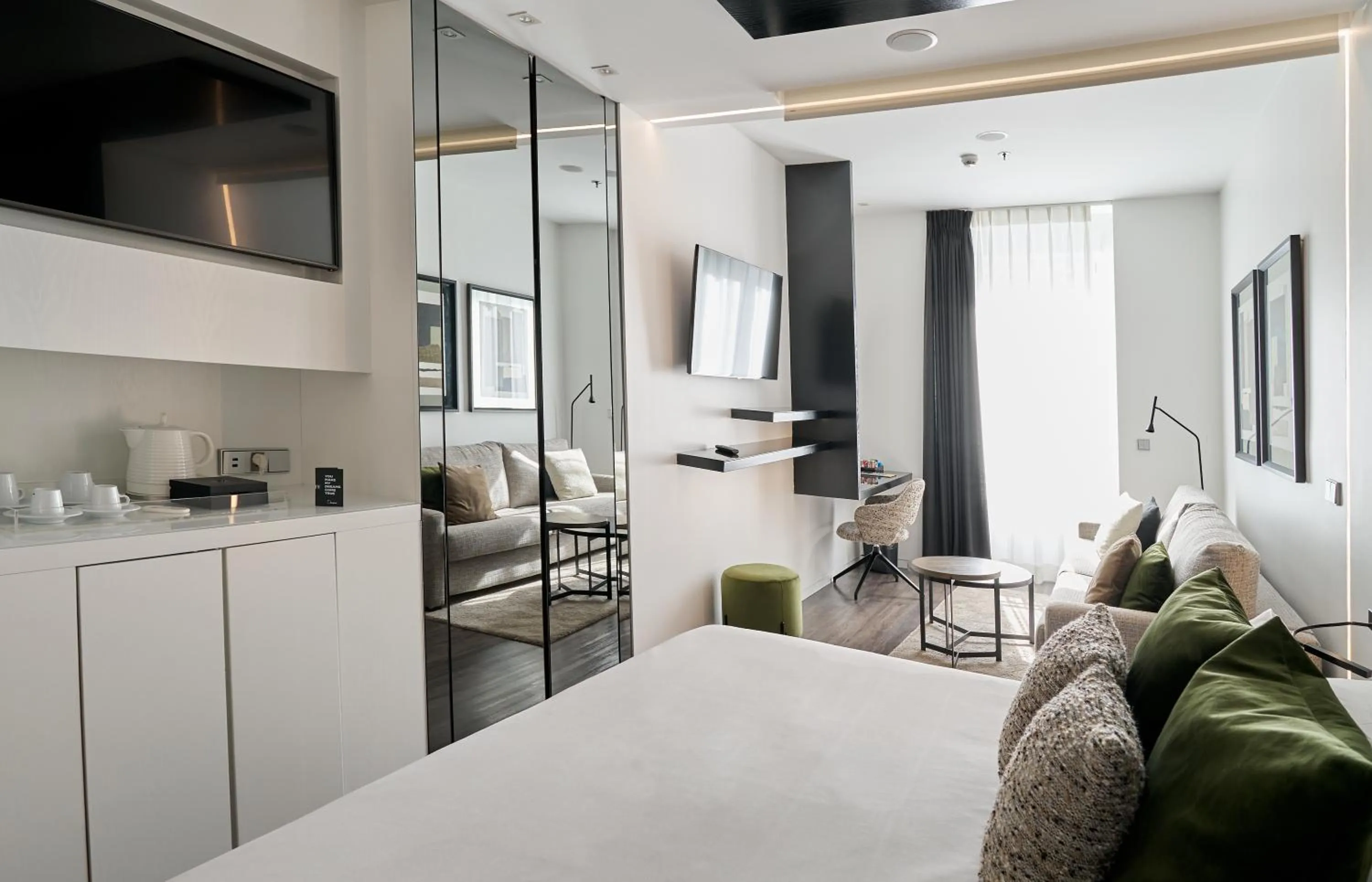 Seating area, Bed in Hotel Regina