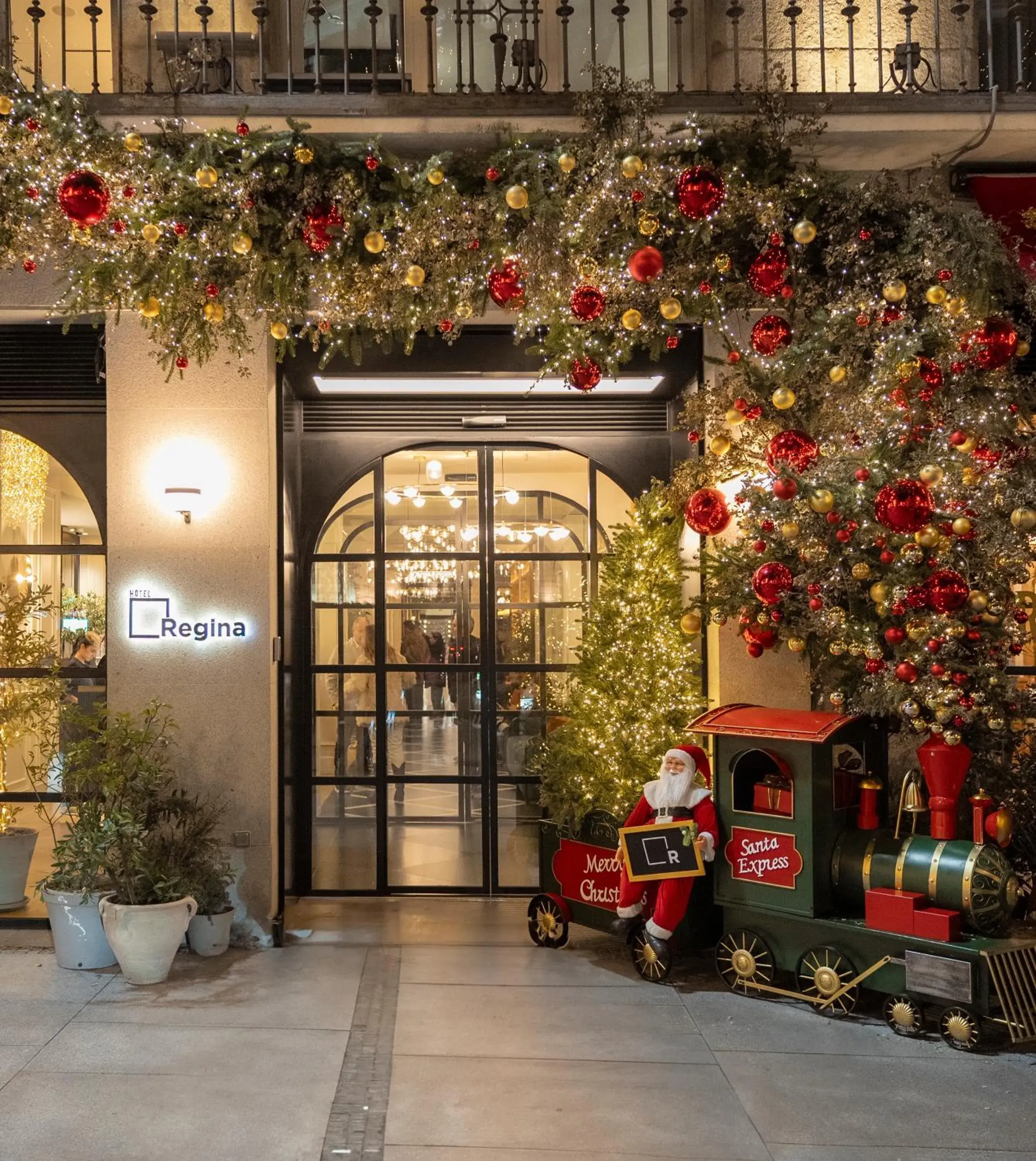 Property building in Hotel Regina Property building in Hotel Regina