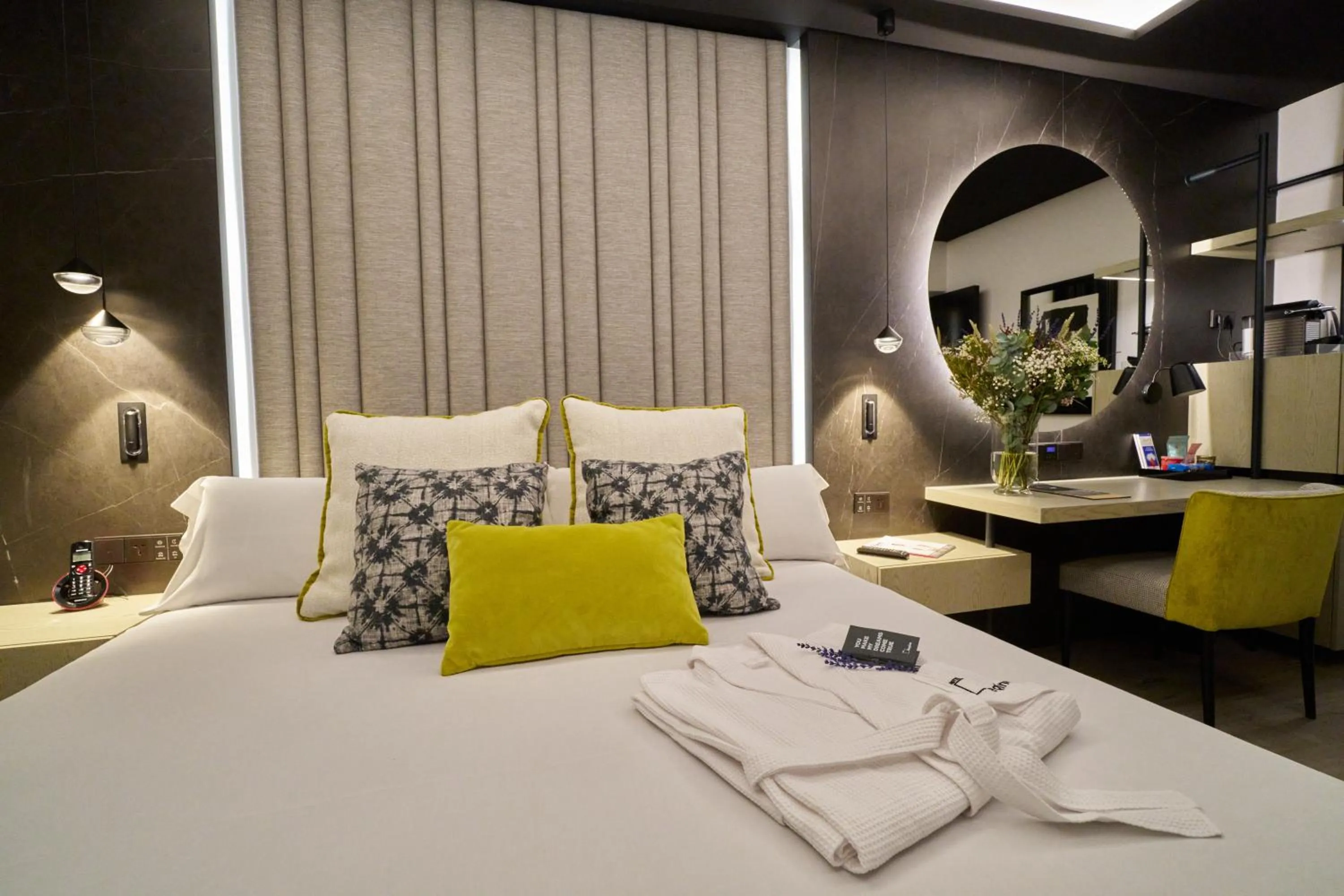 Bedroom, Bed in Hotel Regina