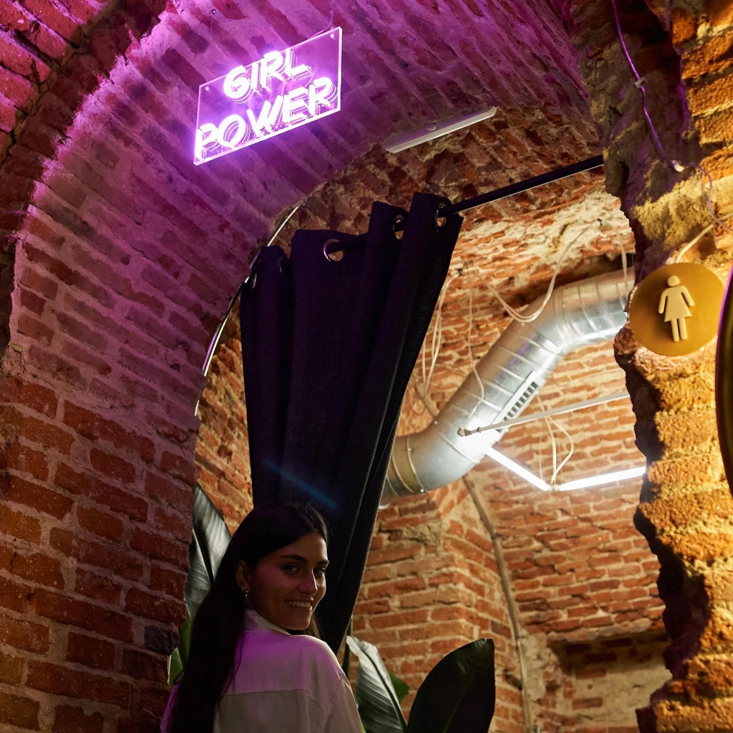 Restaurant/places to eat in Hotel Regina