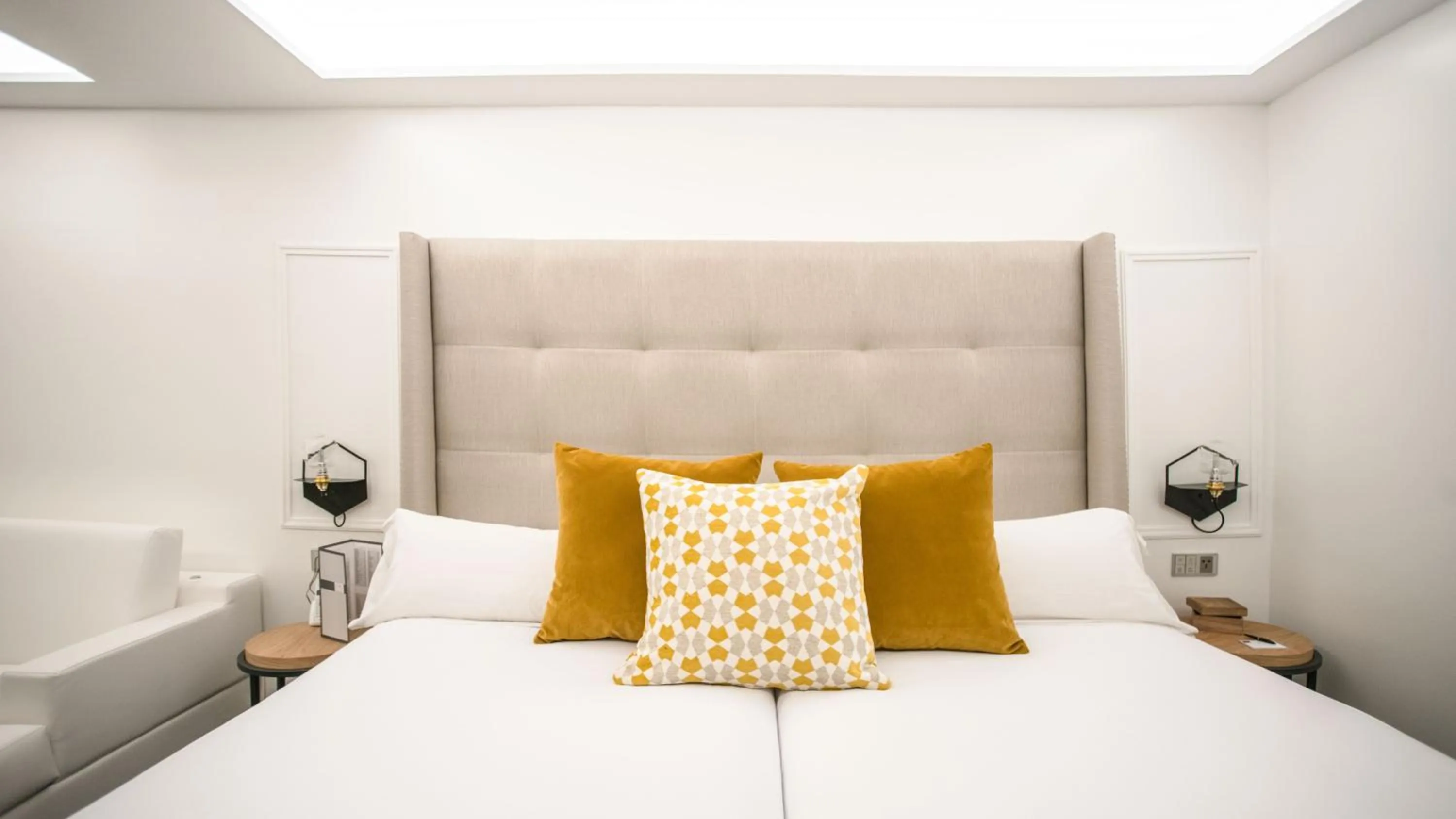 Photo of the whole room, Bed in Hotel Regina