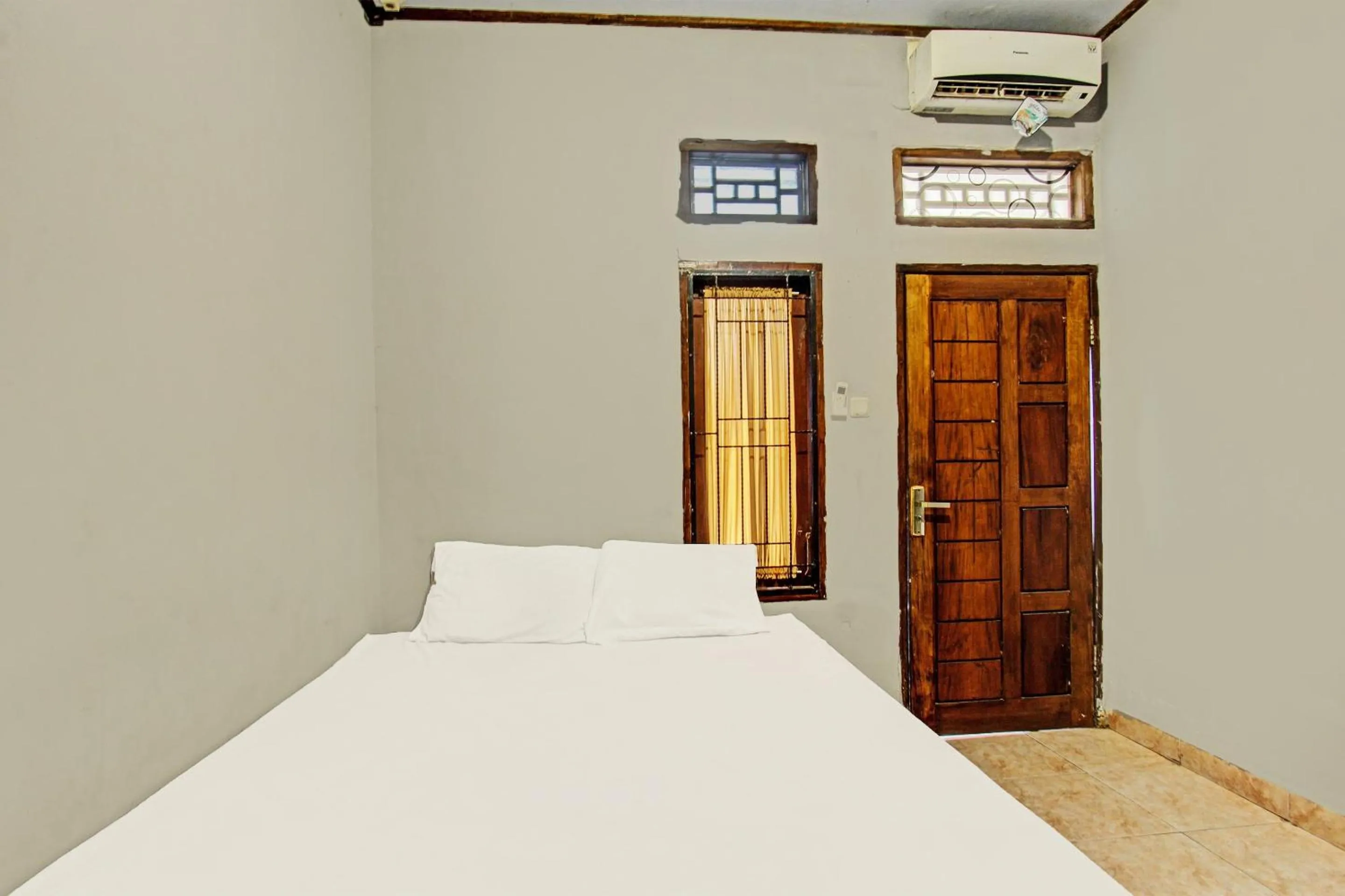 Bedroom, Bed in Hotel O Diwi Homestay