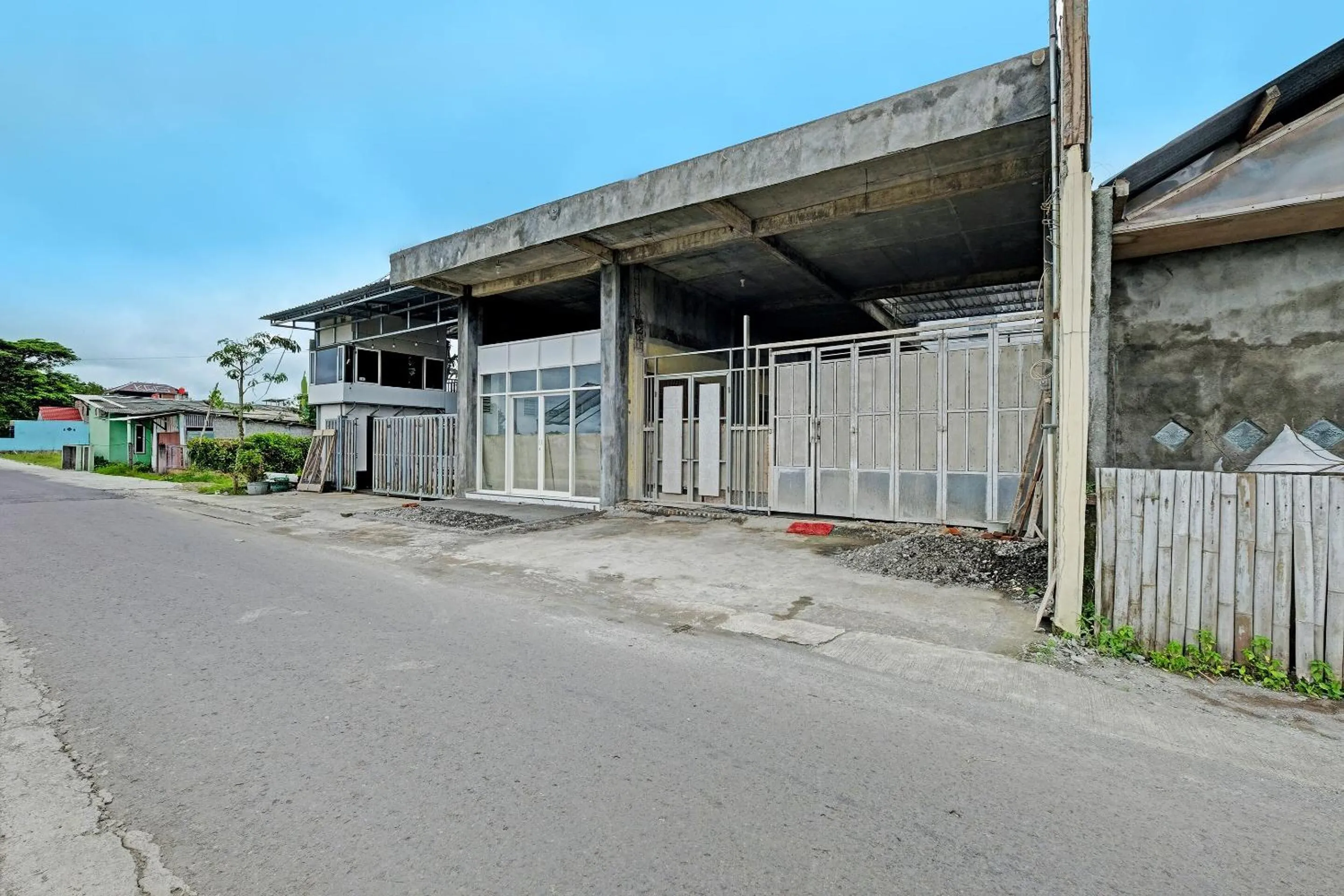 Facade/entrance in OYO 91987 Archery Residence Syariah