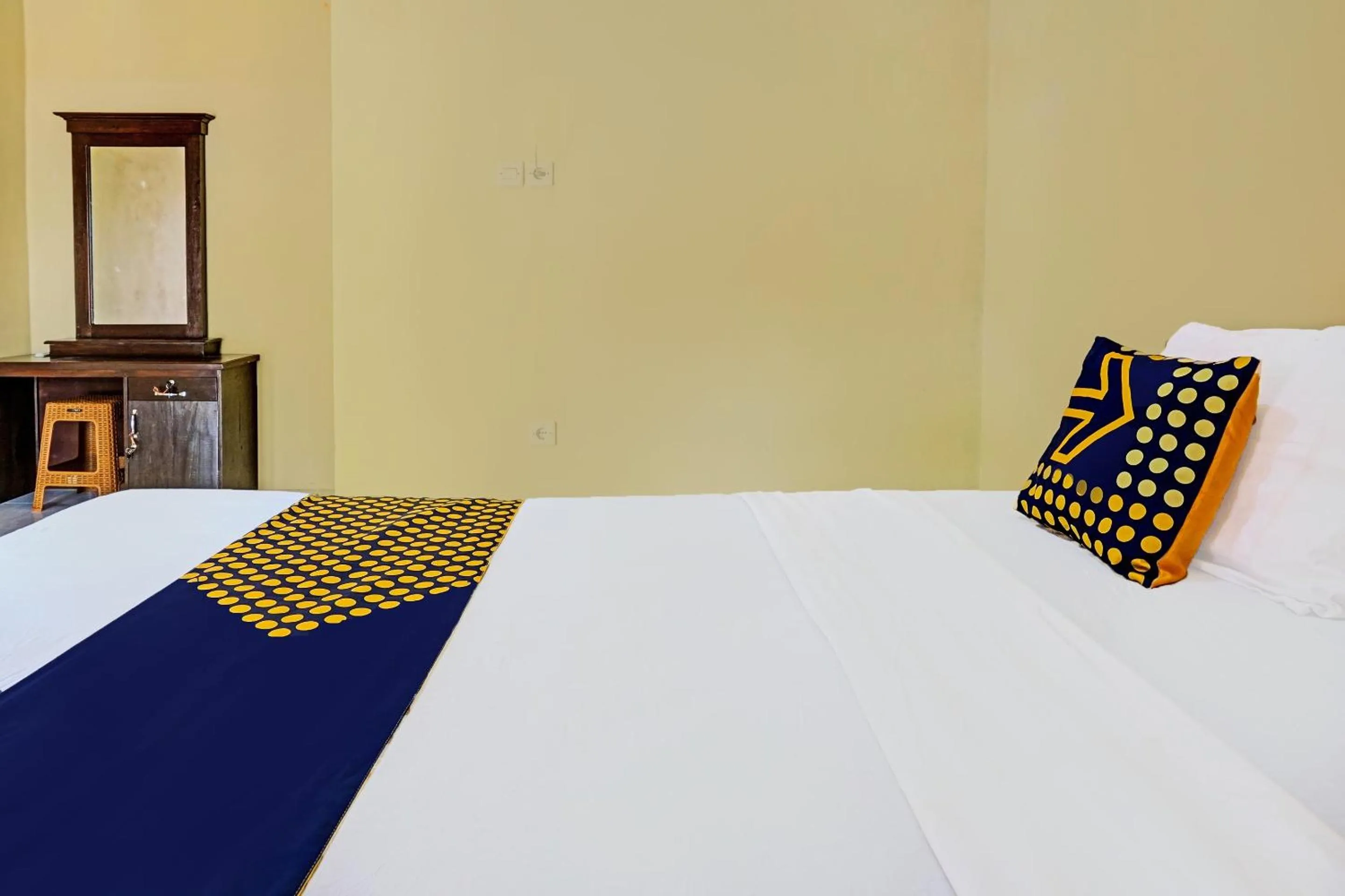 Bedroom, Bed in OYO Life 91988 Azka Homestay Klayar