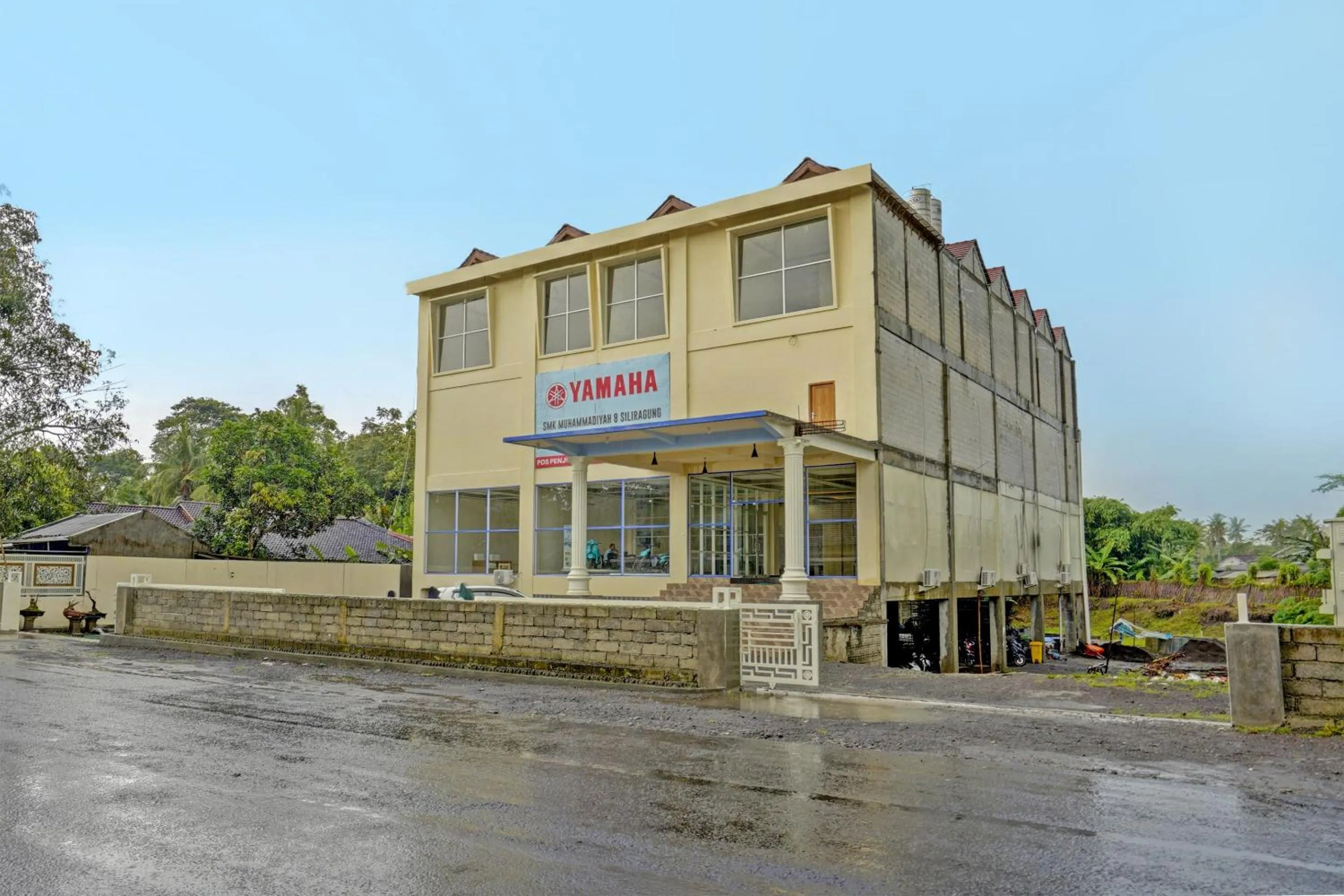 Facade/entrance in OYO 91997 Edhotel Smk Models Syariah