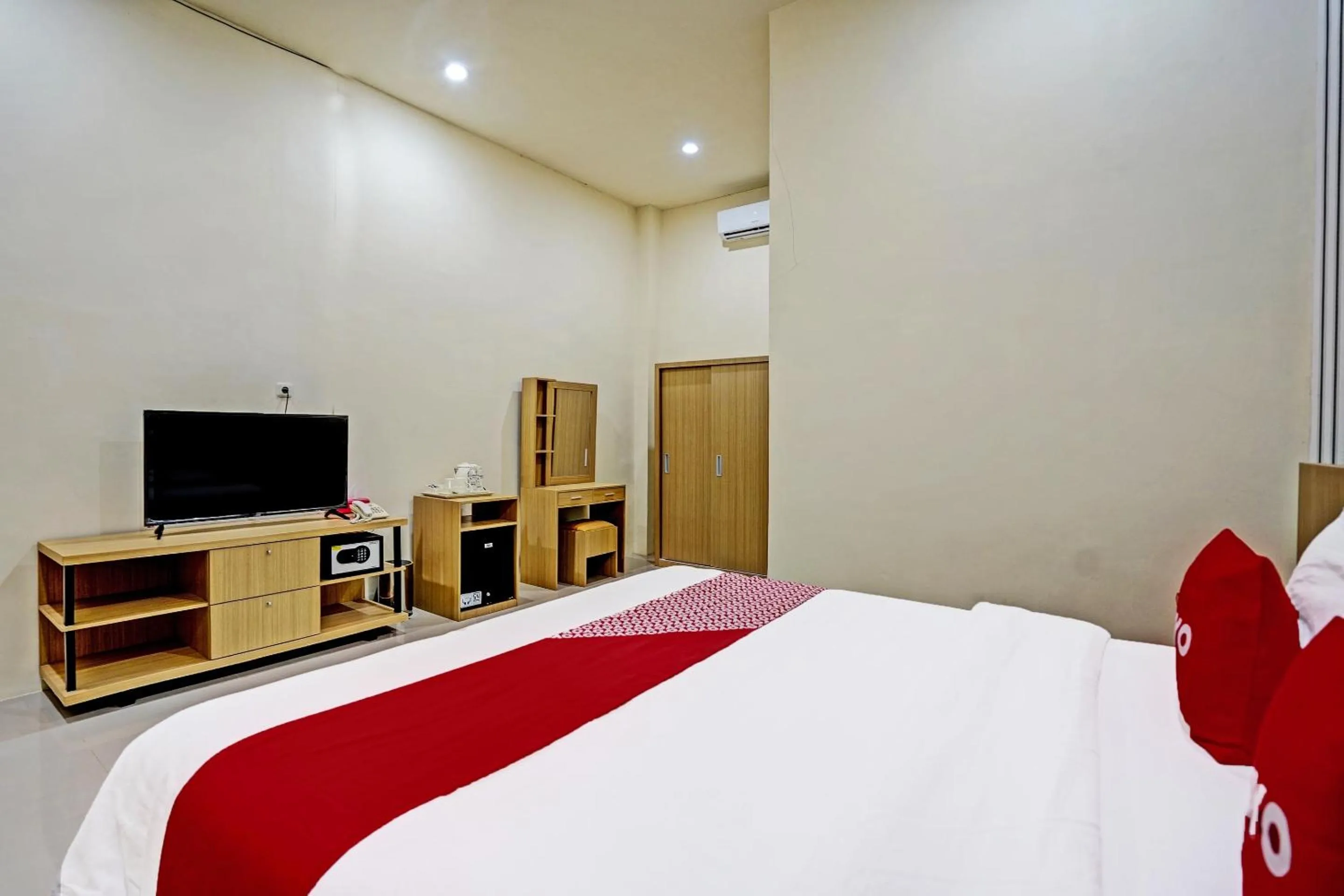 Bedroom, Bed in OYO 91997 Edhotel Smk Models Syariah