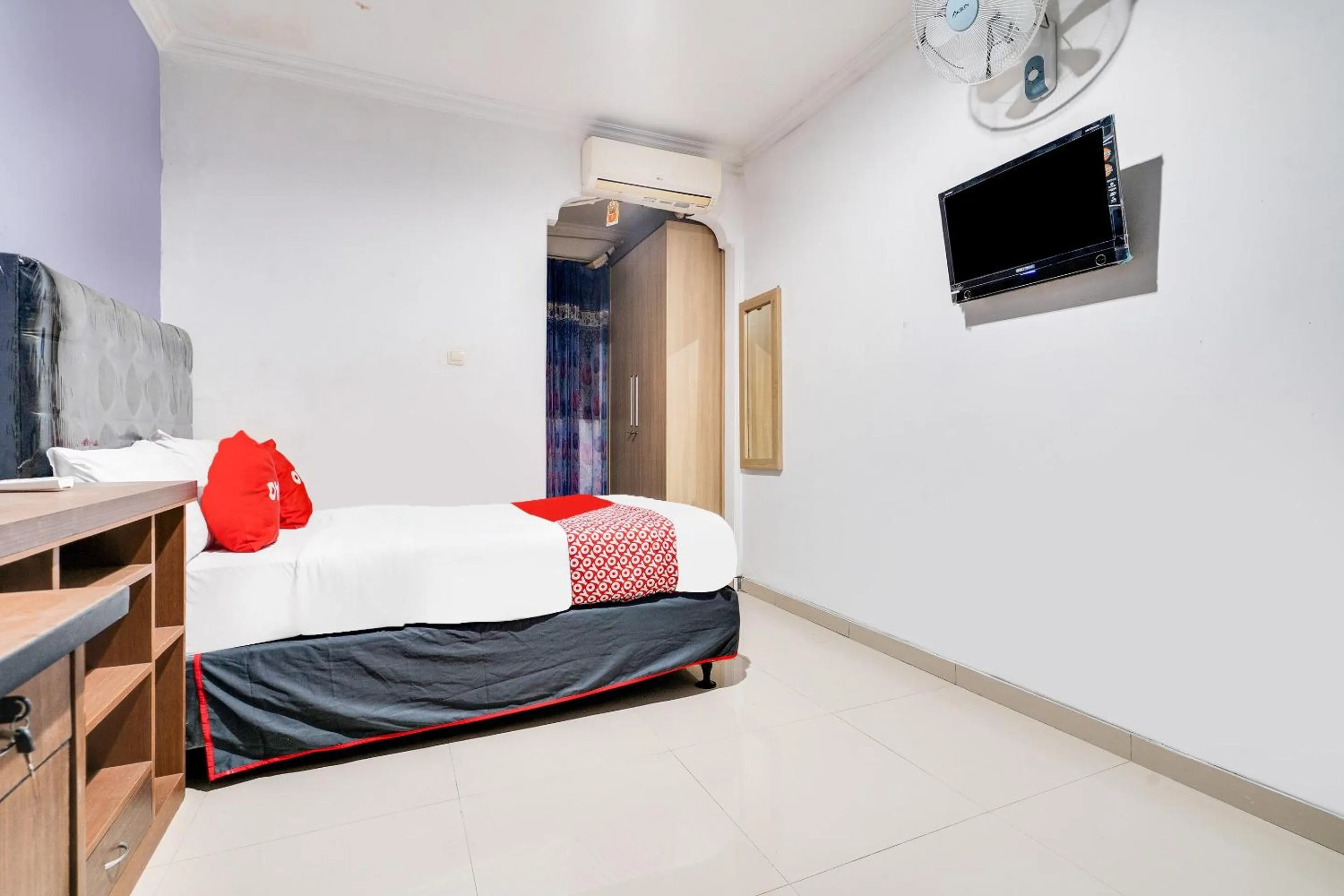 Bedroom, Bed in OYO Life 91994 Sawerigading Jatinangor Syariah