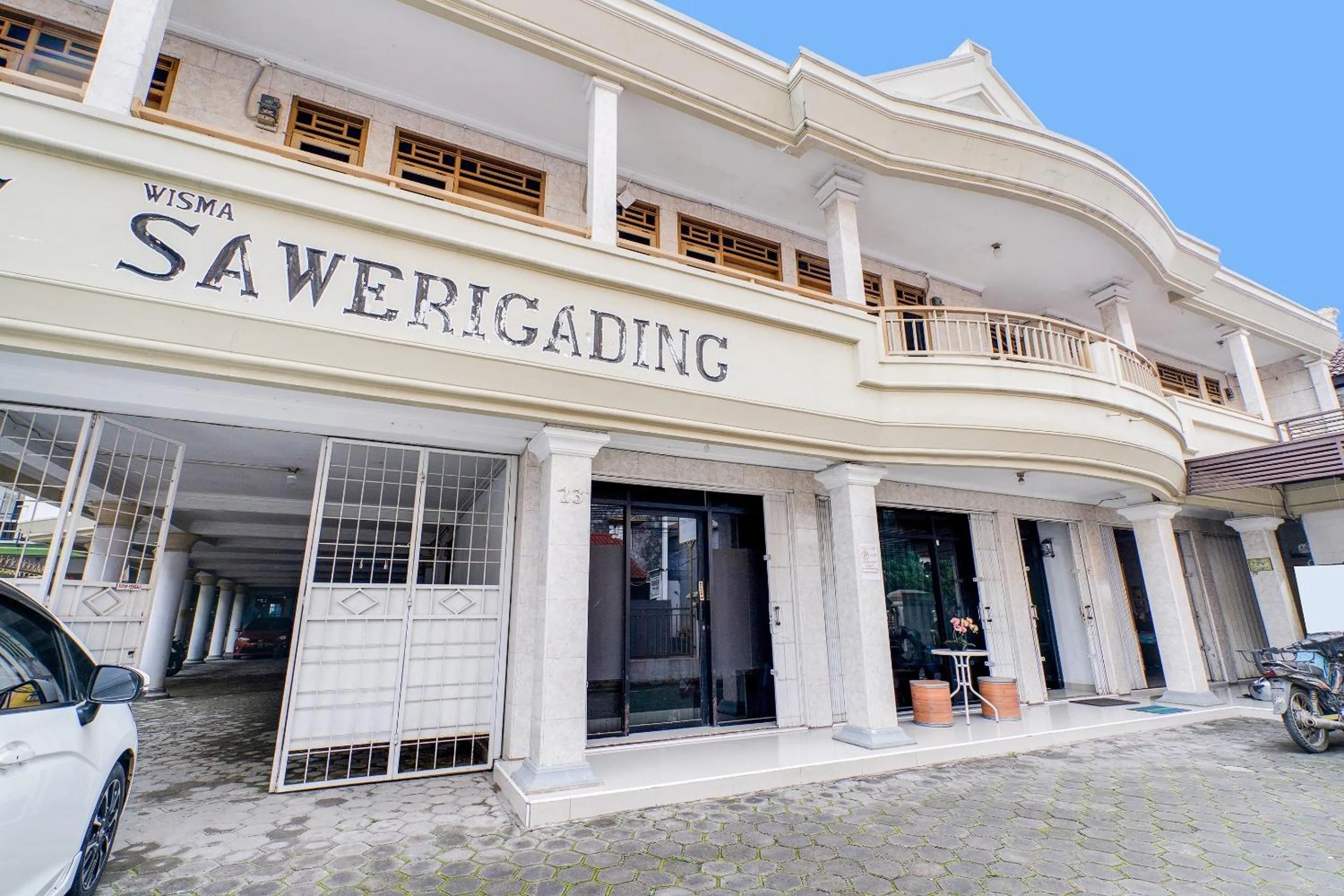 Lobby or reception in OYO Life 91994 Sawerigading Jatinangor Syariah