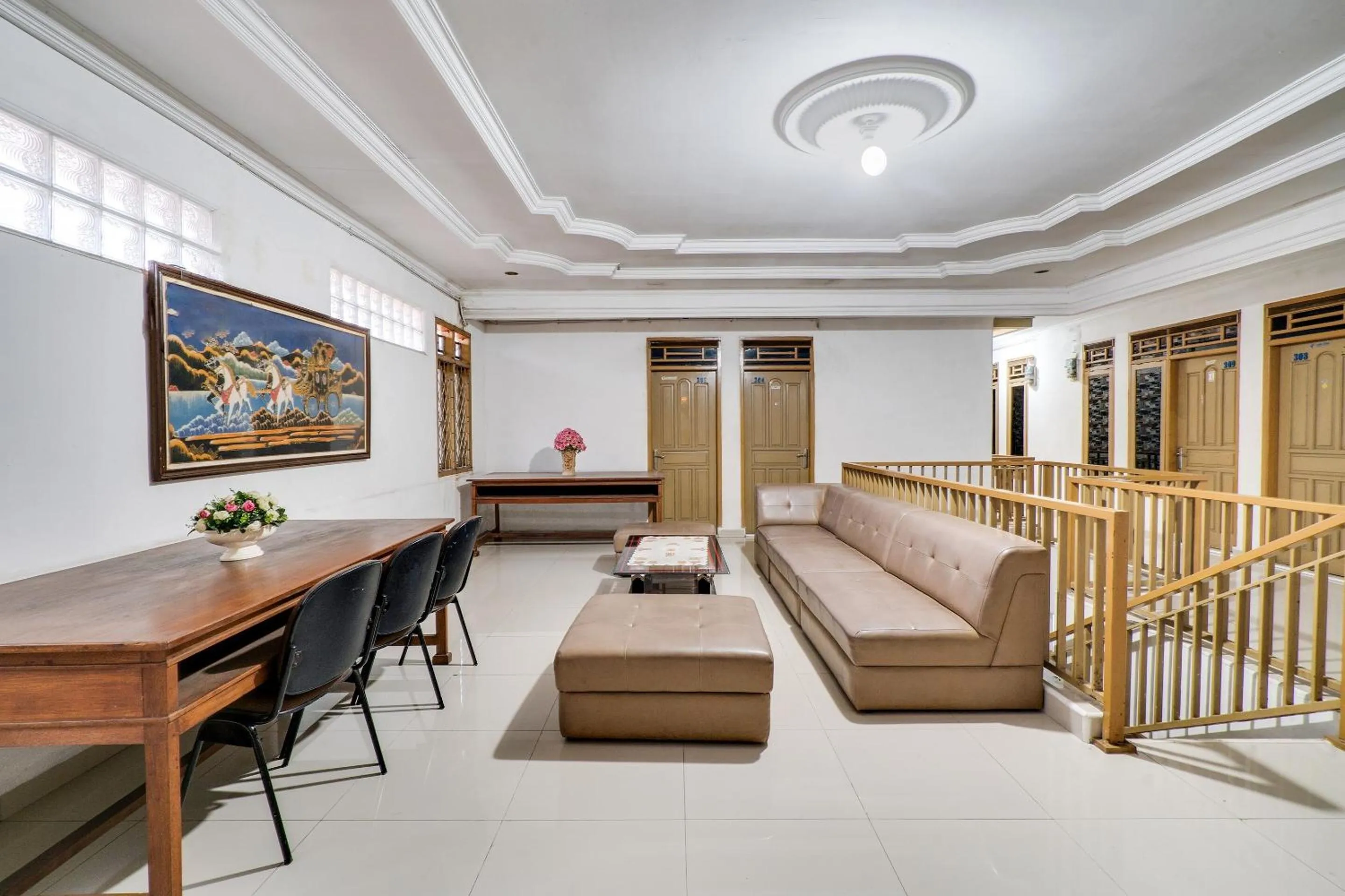 Lobby or reception in OYO Life 91994 Sawerigading Jatinangor Syariah