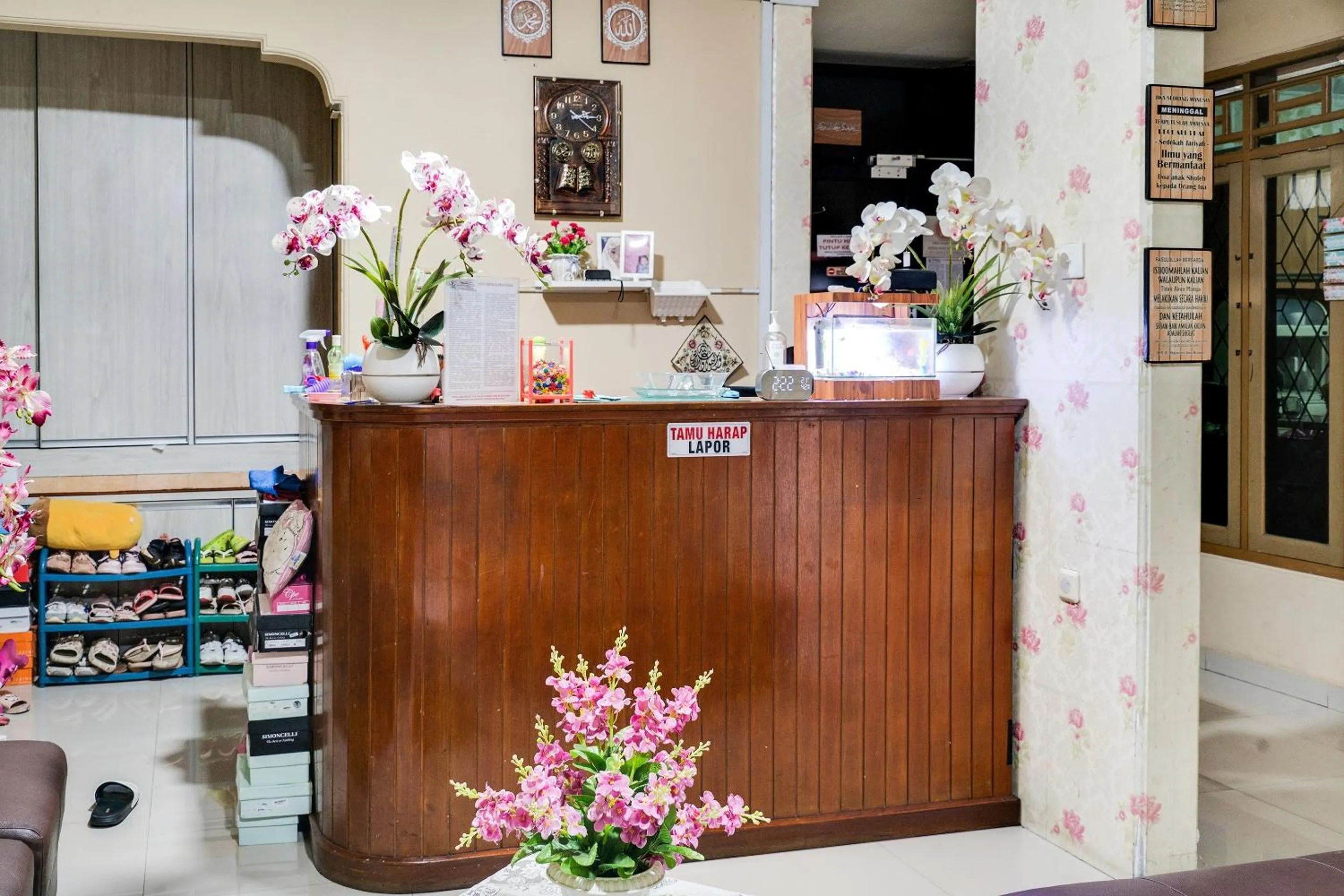 Lobby or reception in OYO Life 91994 Sawerigading Jatinangor Syariah